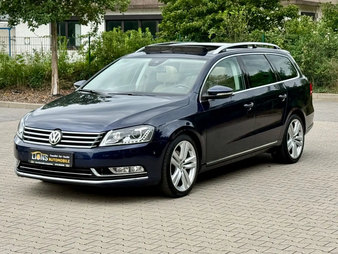 Volkswagen Passat Variant Highline BlueMotion 4Motion/1HAND Blau - 2