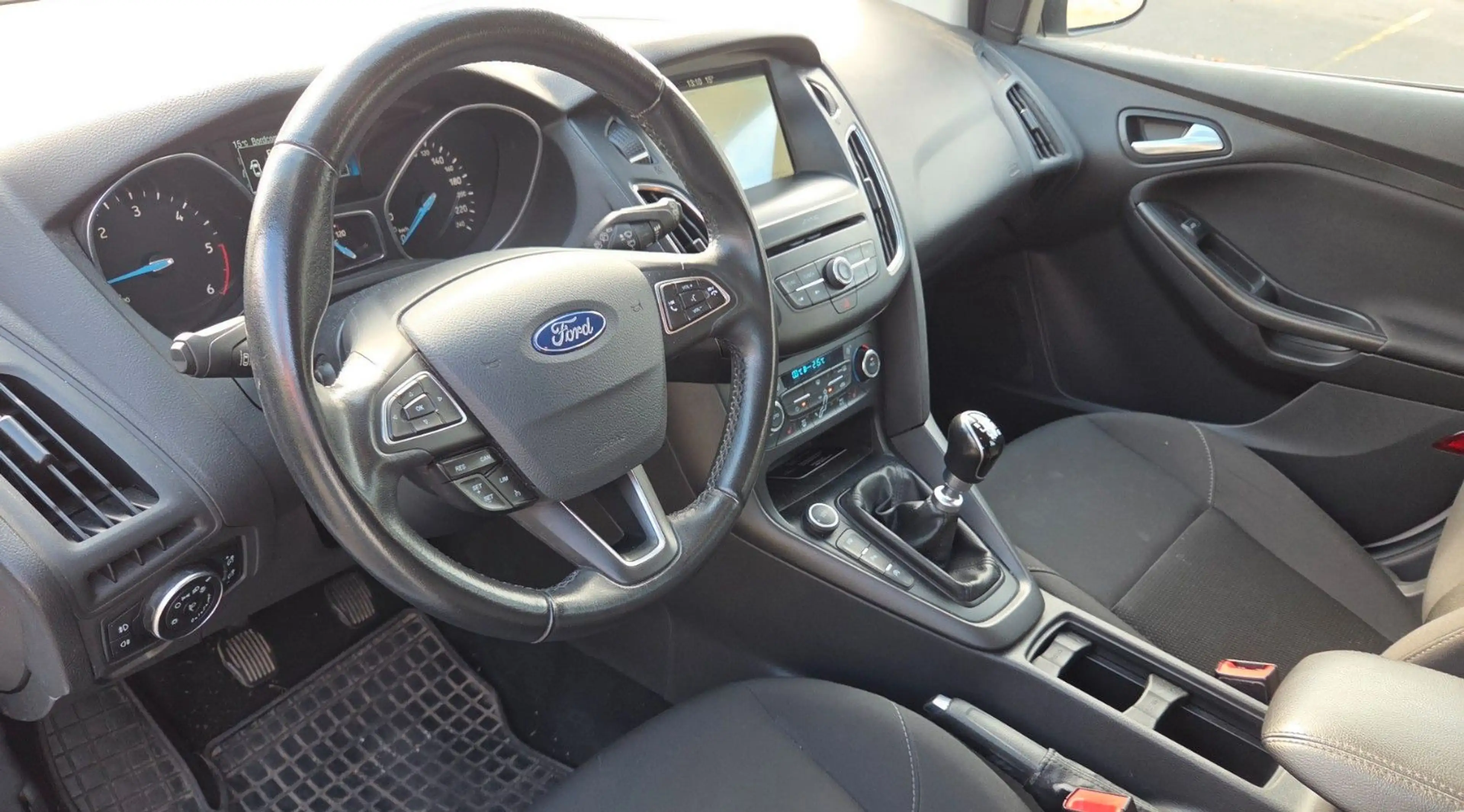 Ford Focus Turnier Business CAM SHZ Navi Klima PDC — photo 12