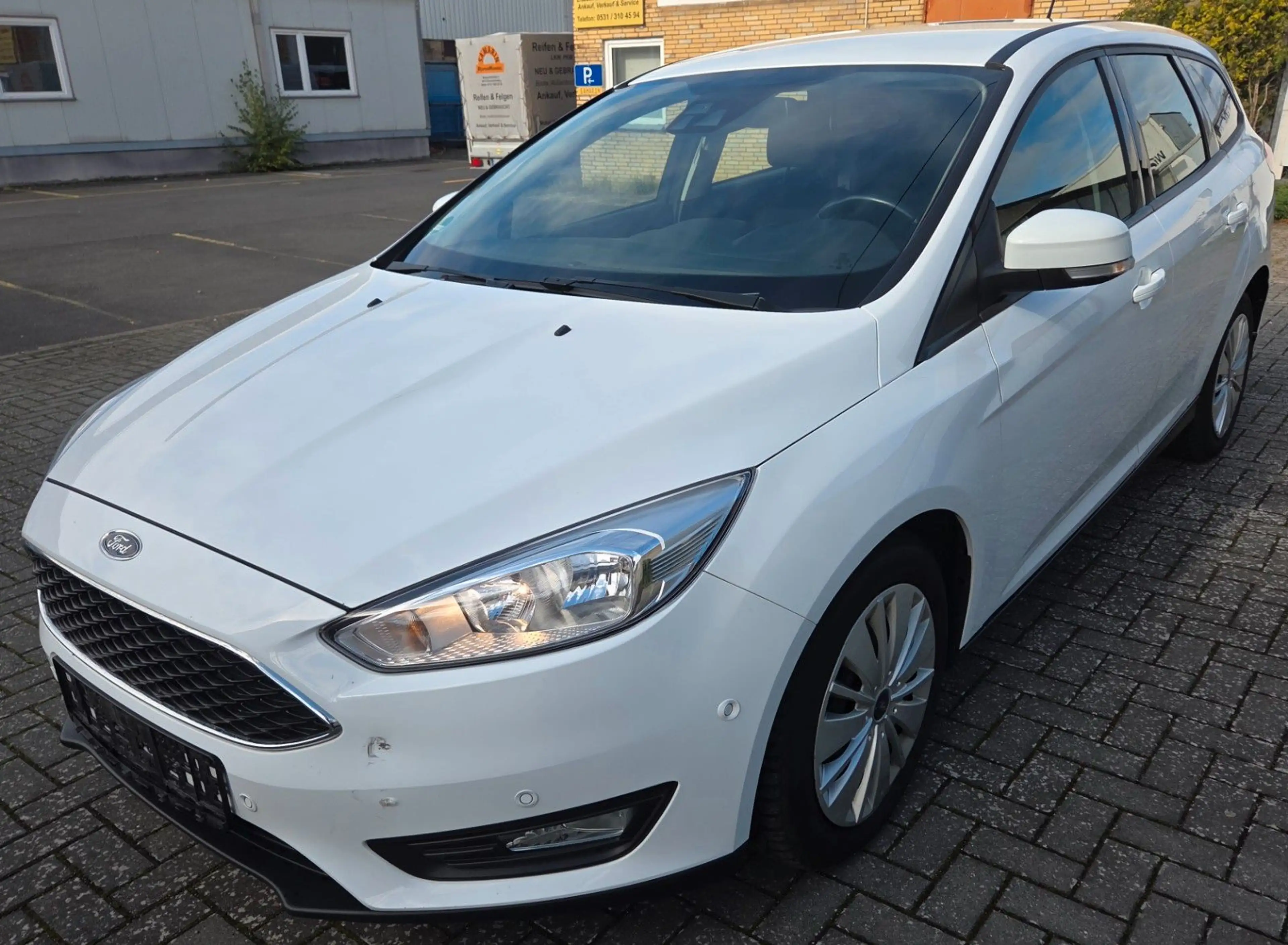 Ford Focus Turnier Business CAM SHZ Navi Klima PDC