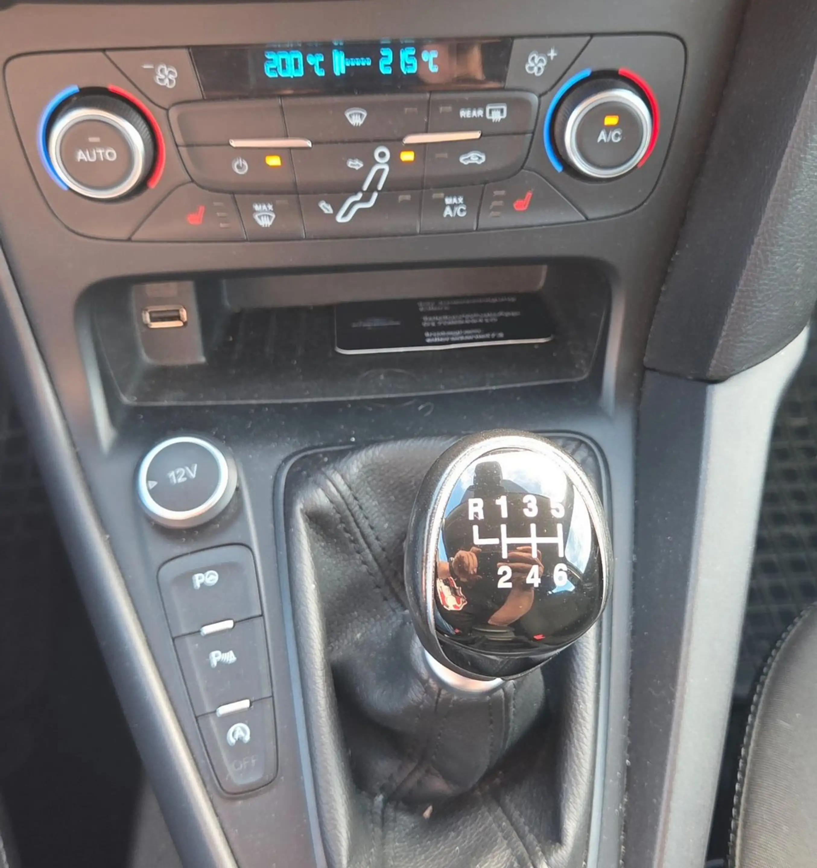 Ford Focus Turnier Business CAM SHZ Navi Klima PDC — photo 14