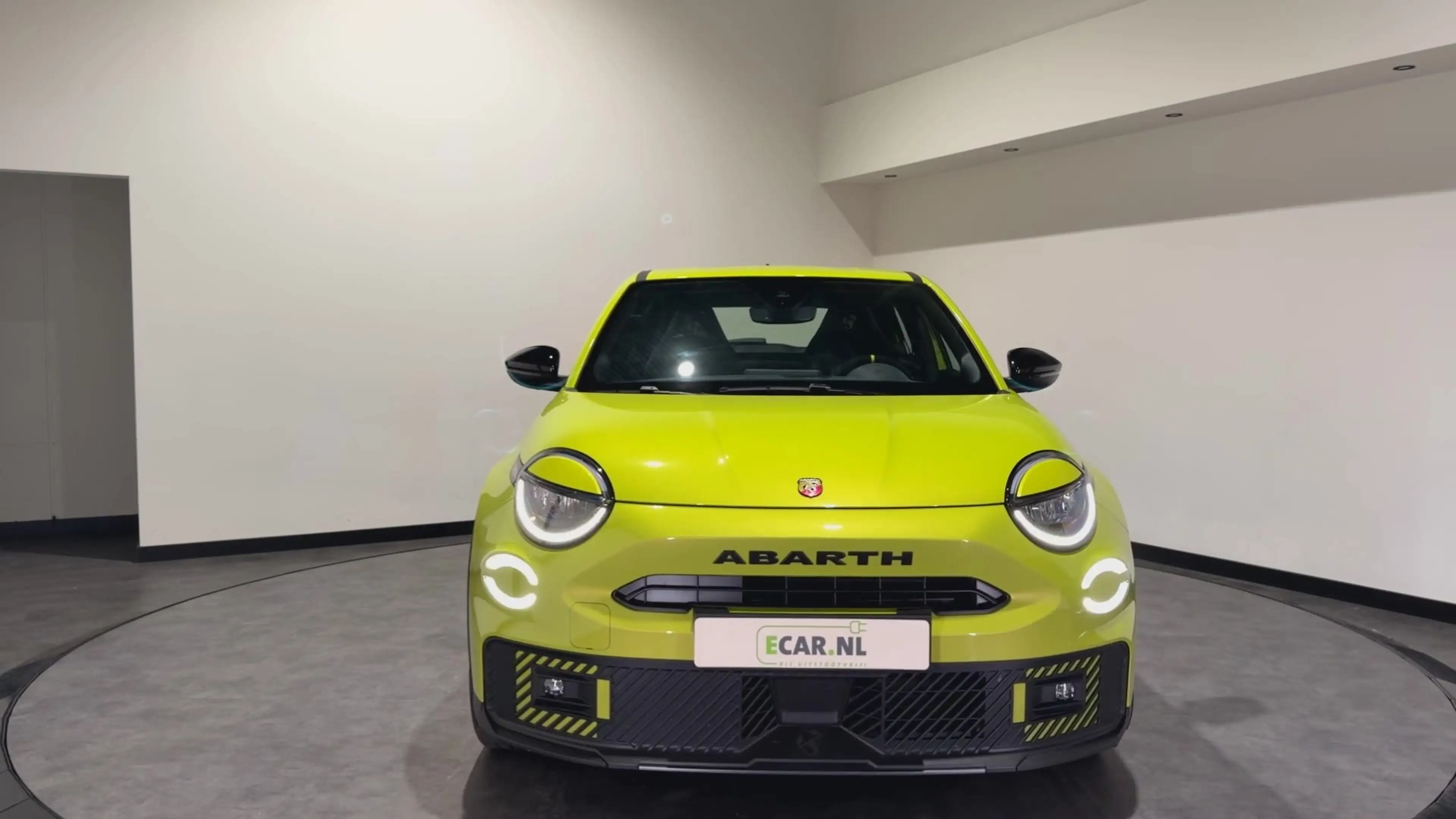 Fiat 600e Abarth Turismo 54 kWh | Acid Green — photo 8