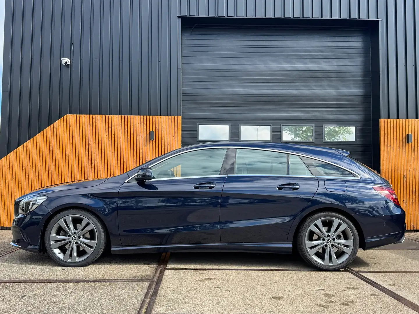 Mercedes-Benz CLA 180 Shooting Brake Business Solution Plus Upgrade Edit Kék - 2