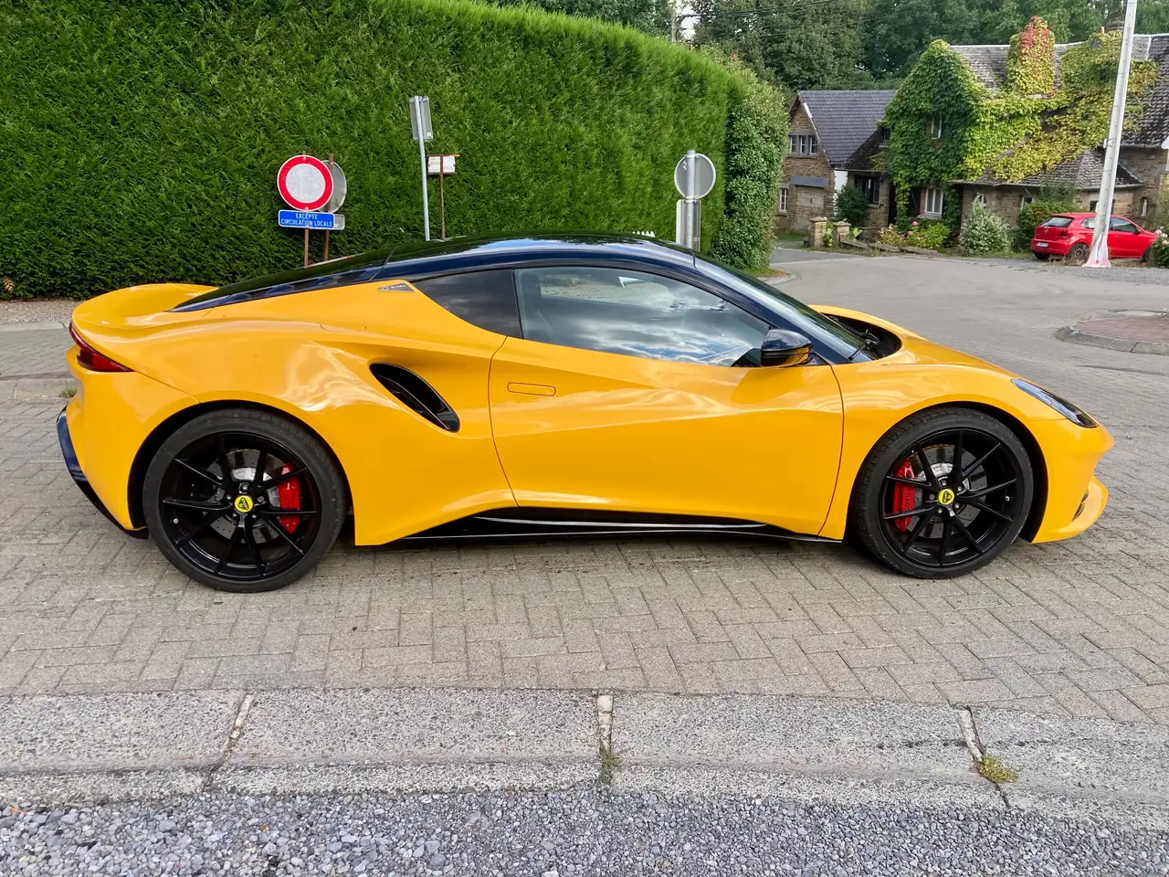 Lotus Emira 2022