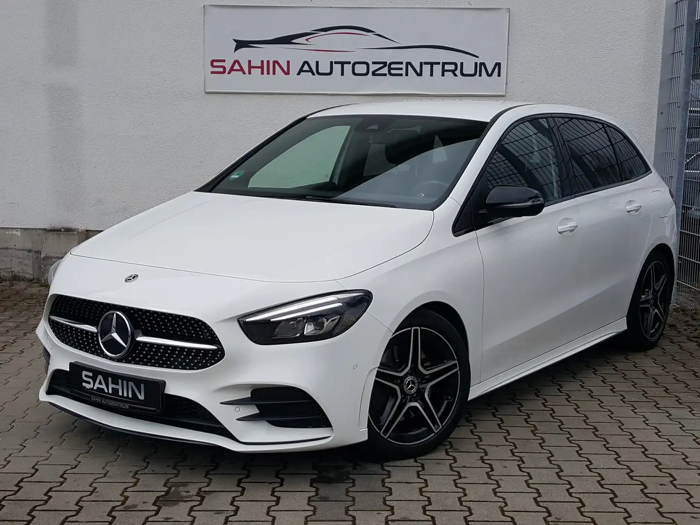 Mercedes-Benz B 220 7G-Tro 4Matic AMG-Line Night Standhzg Alb - 1