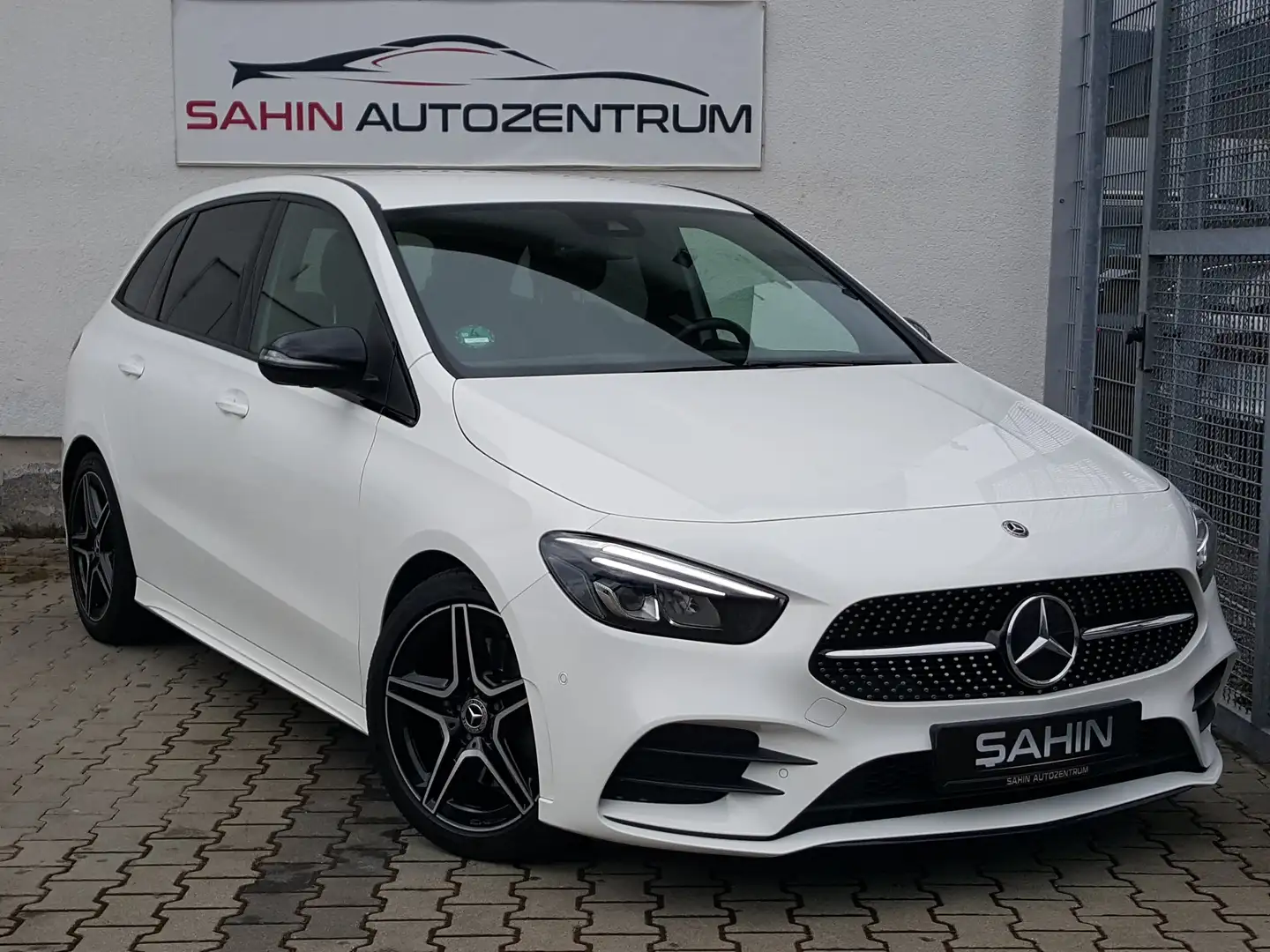 Mercedes-Benz B 220 7G-Tro 4Matic AMG-Line Night Standhzg Alb - 2