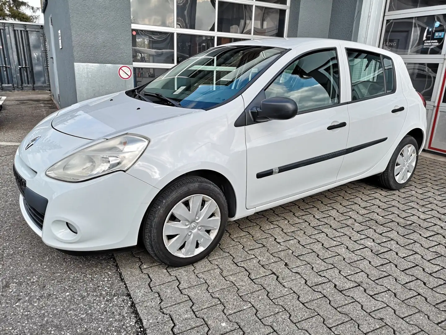Renault Clio 1.2 16 V Expression Blanc - 1