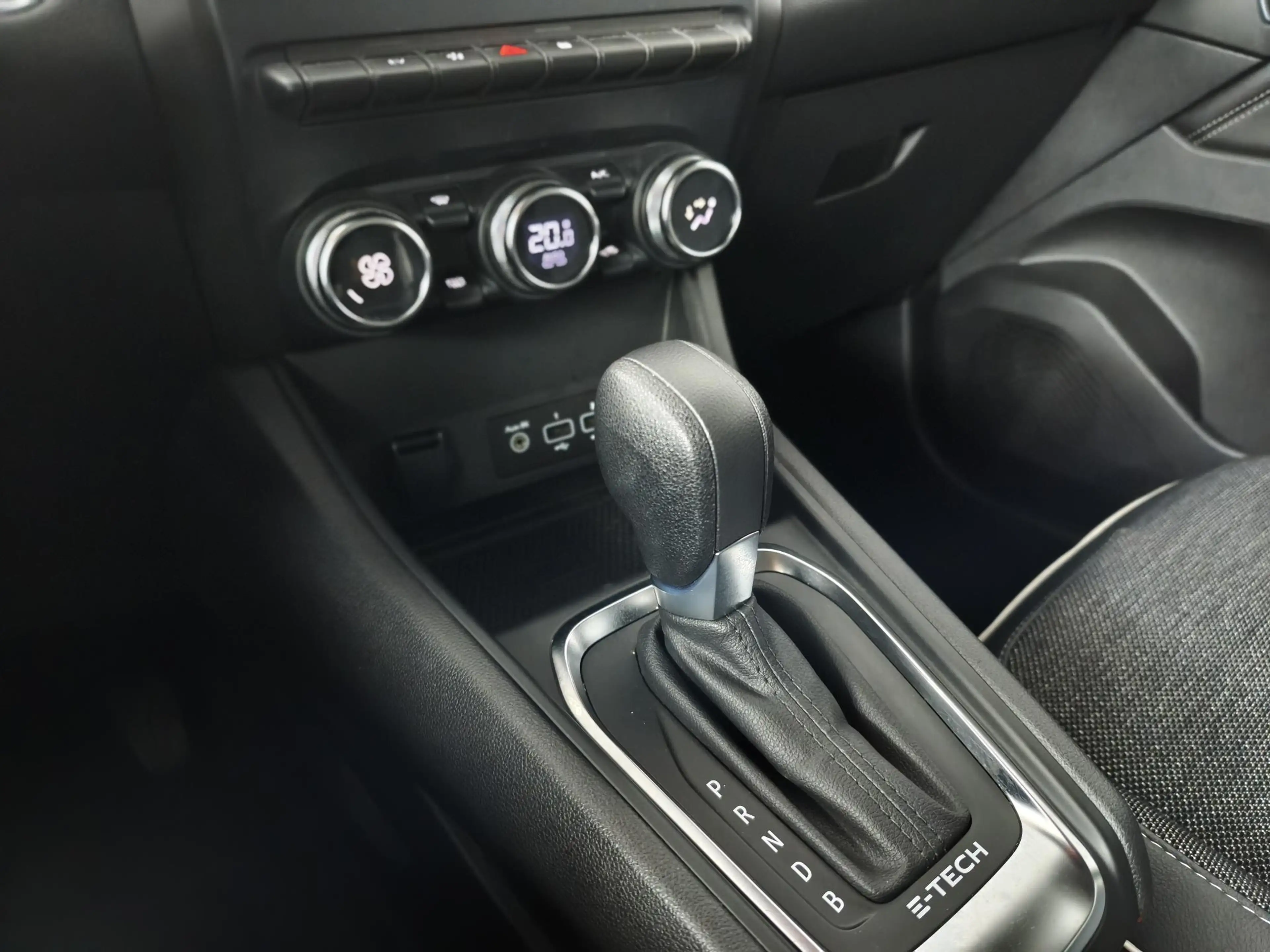 Renault Captur 1.6 E-Tech full hybrid 145 techno | Navigatie | Ca — photo 24