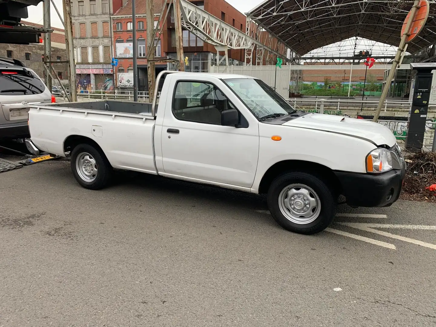 Nissan Pick Up 2.5 Turbo Di 4x2 Wit - 2