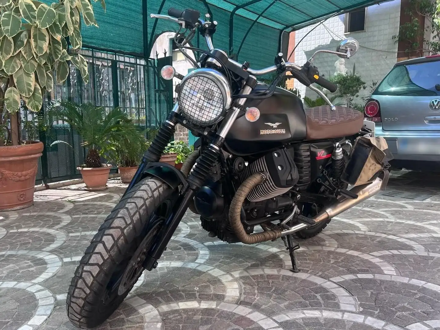 Moto Guzzi V 7 Stone Nero - 1