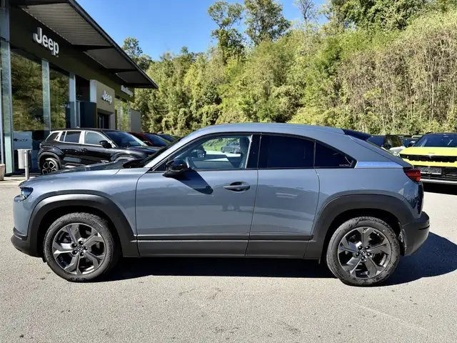 Mazda MX-30 view 4