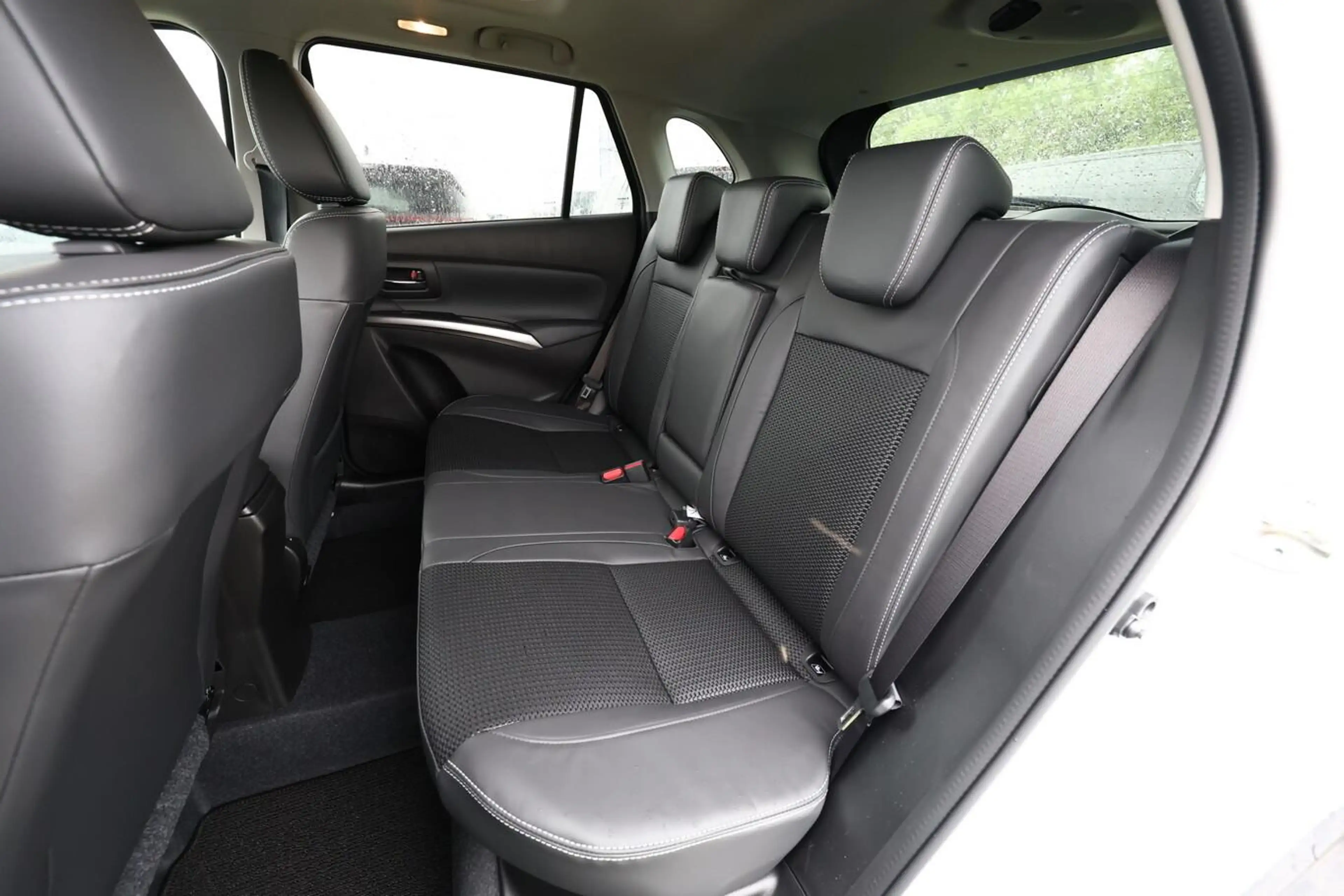 Suzuki S-Cross Comfort+ 1.4 MHEV 4WD Aut Pano 360° Lede 81 kW ... — photo 10