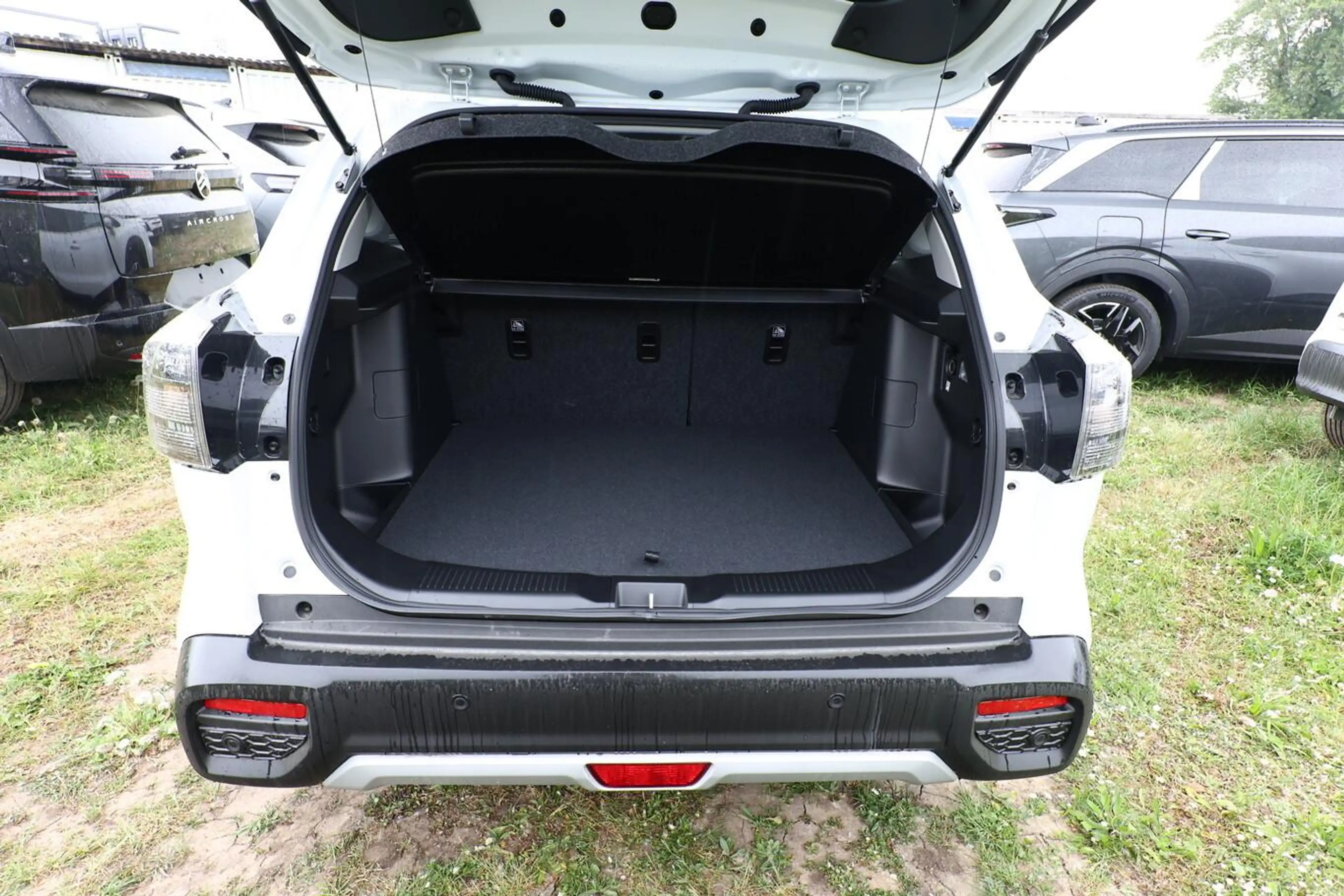 Suzuki S-Cross Comfort+ 1.4 MHEV 4WD Aut Pano 360° Lede 81 kW ... — photo 11