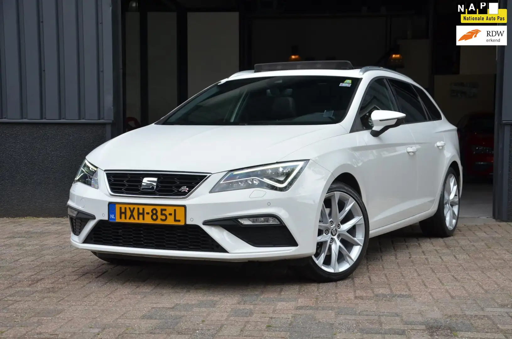 SEAT Leon ST 1.4 EcoTSI FR Business AUT|PANO|CarPlay|LED Wit - 1