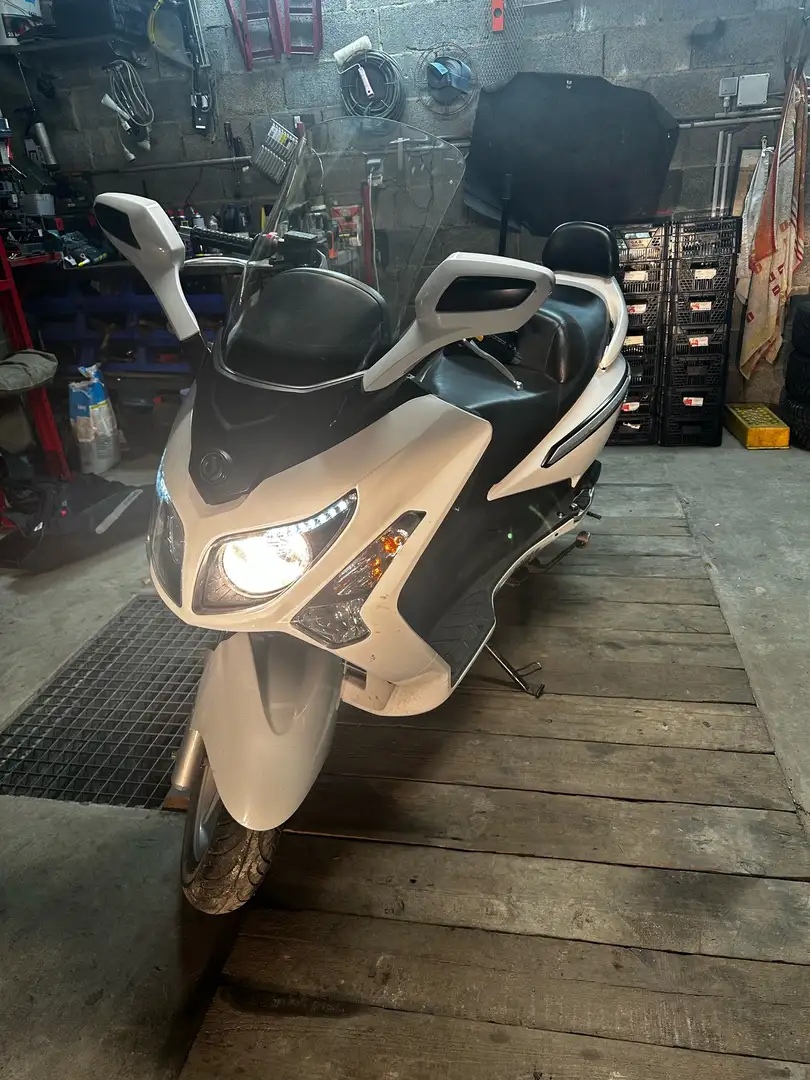 SYM GTS 125 GTS neo avec équipement pluie Beyaz - 1