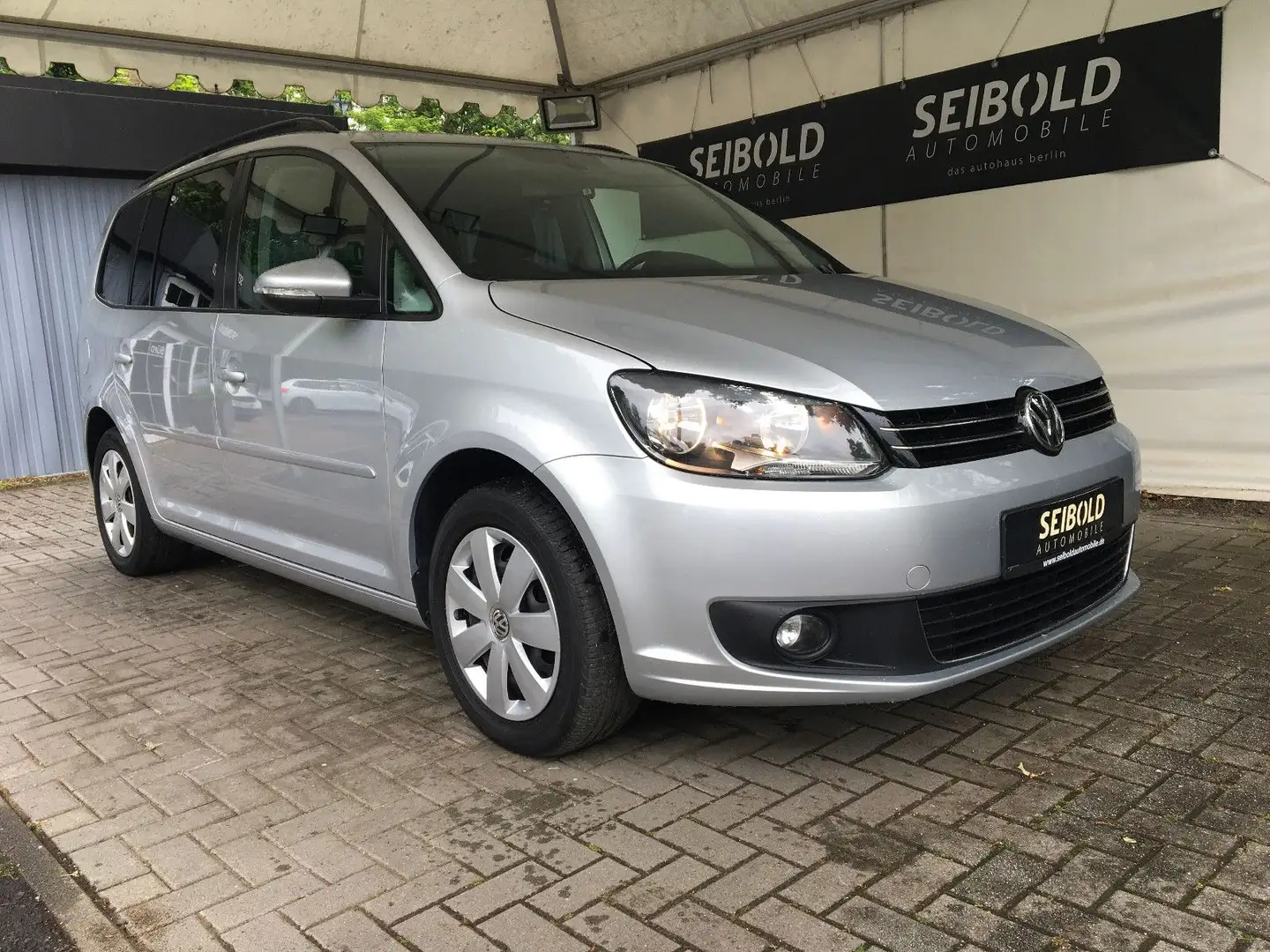 Volkswagen Touran 1.4 TSI Comfortline Autom/Klima/Temp/PDC Plateado - 2