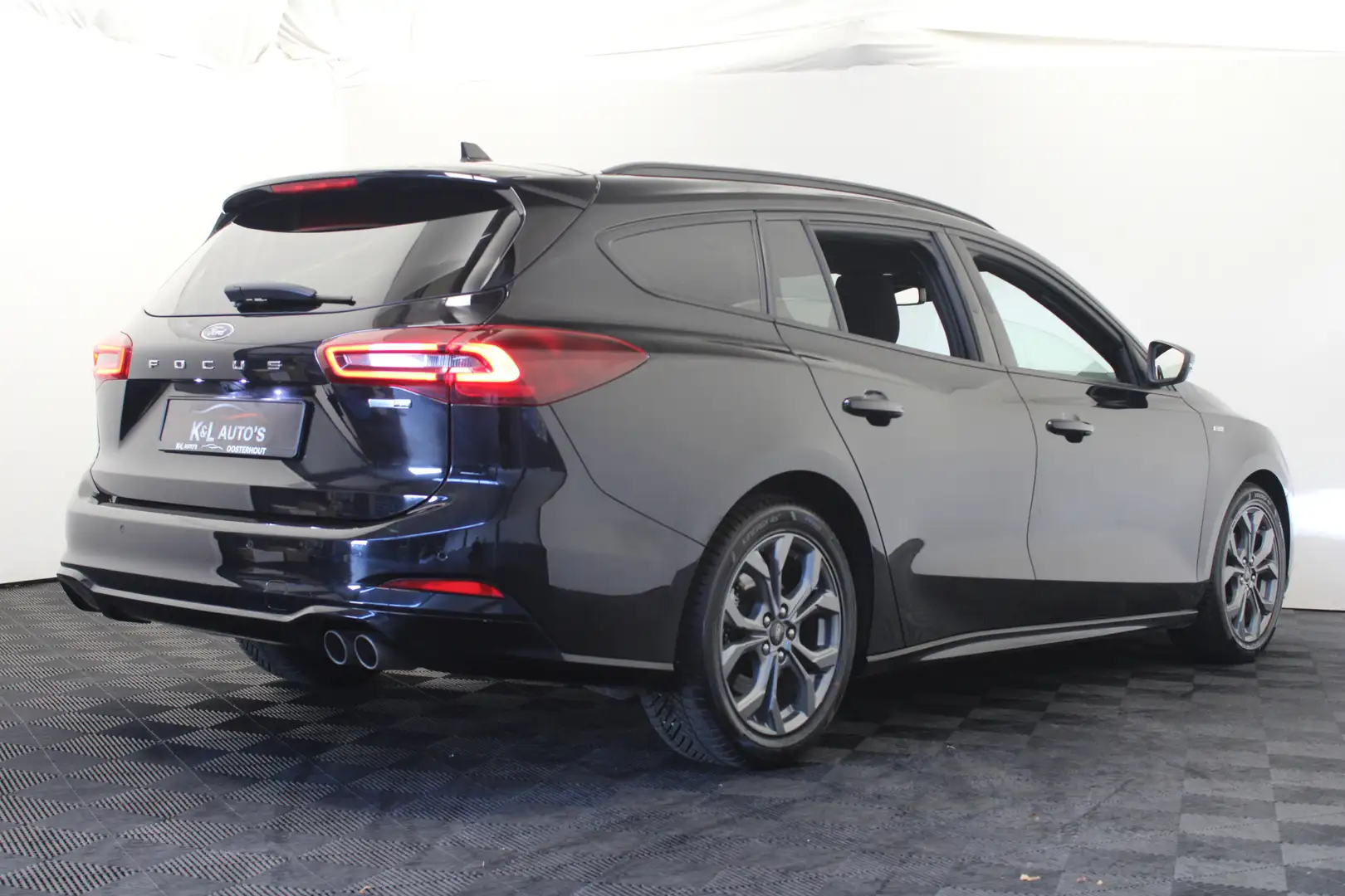Ford Focus Wagon 1.0 EcoBoost Hybrid ST Line Zwart - 2