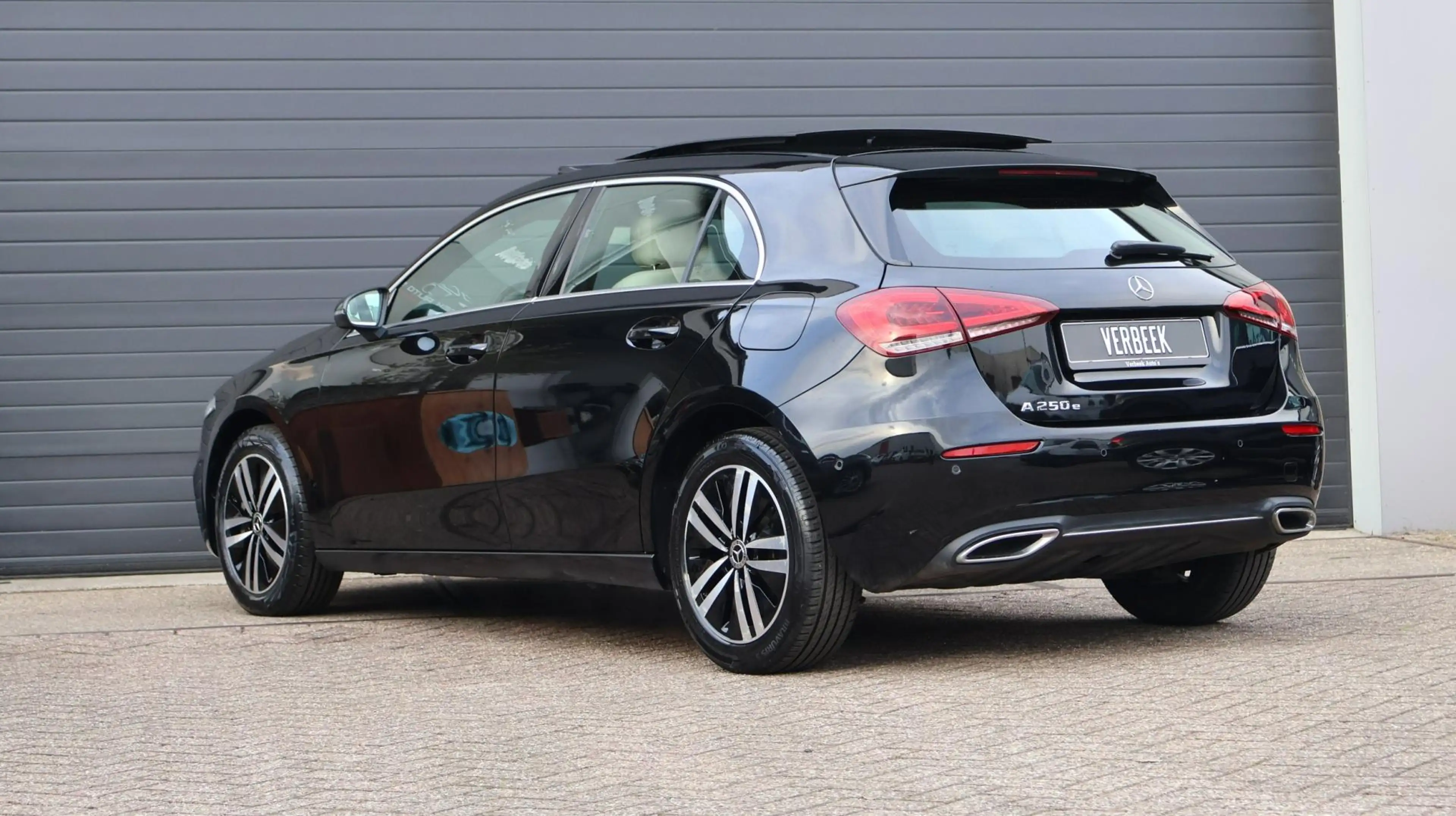 Mercedes-Benz A 250 e Luxury Line Pano/Leder/Camera/PDC/Cruise — photo 4