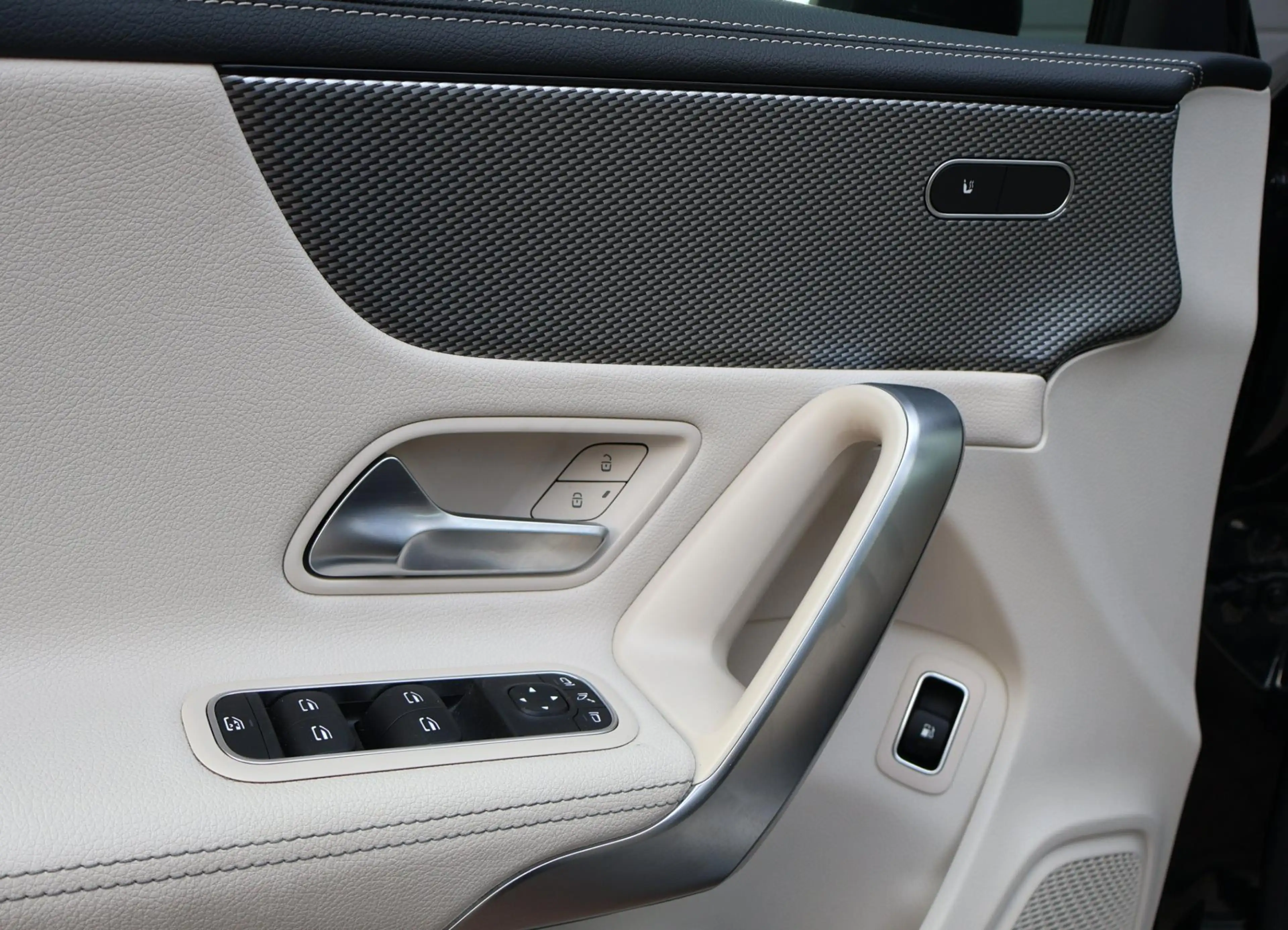 Mercedes-Benz A 250 e Luxury Line Pano/Leder/Camera/PDC/Cruise — photo 9