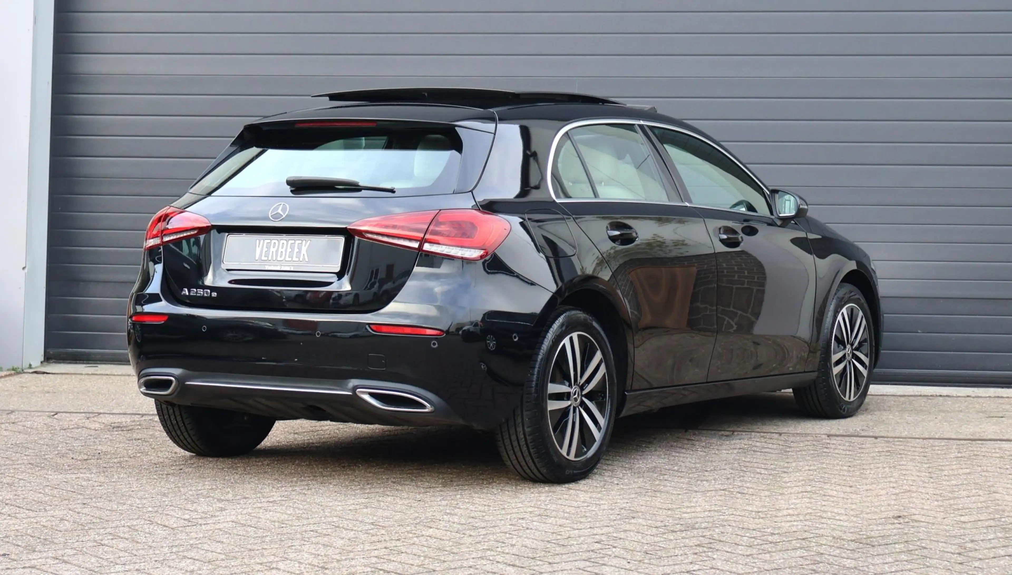 Mercedes-Benz A 250 e Luxury Line Pano/Leder/Camera/PDC/Cruise — photo 5