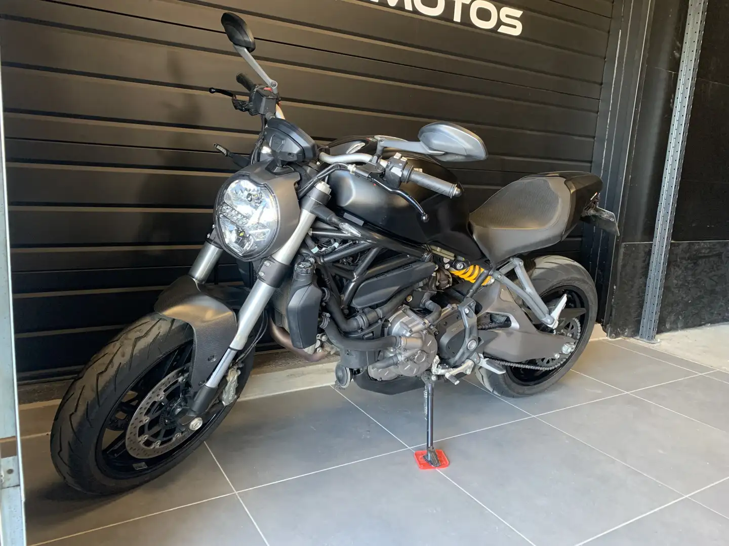 Ducati Monster 821 Noir - 2