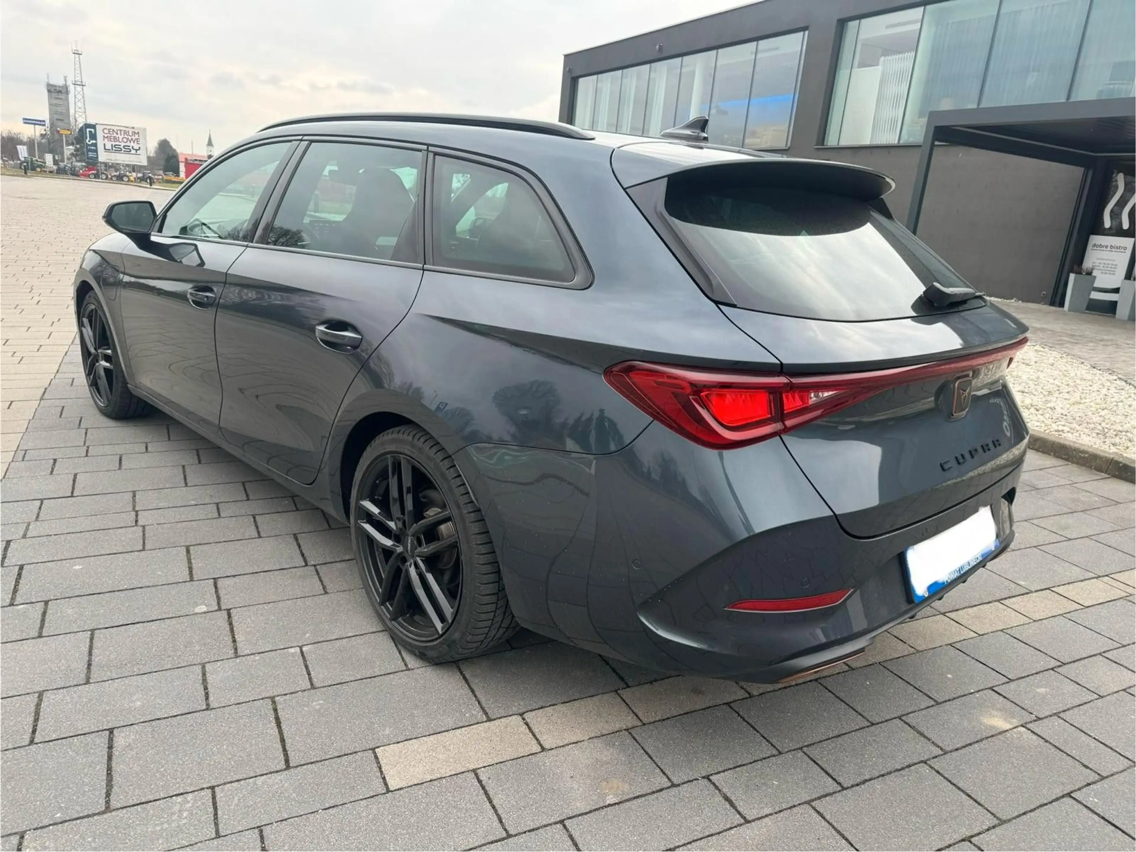 CUPRA Leon Sportstourer e-Hybrid — photo 4