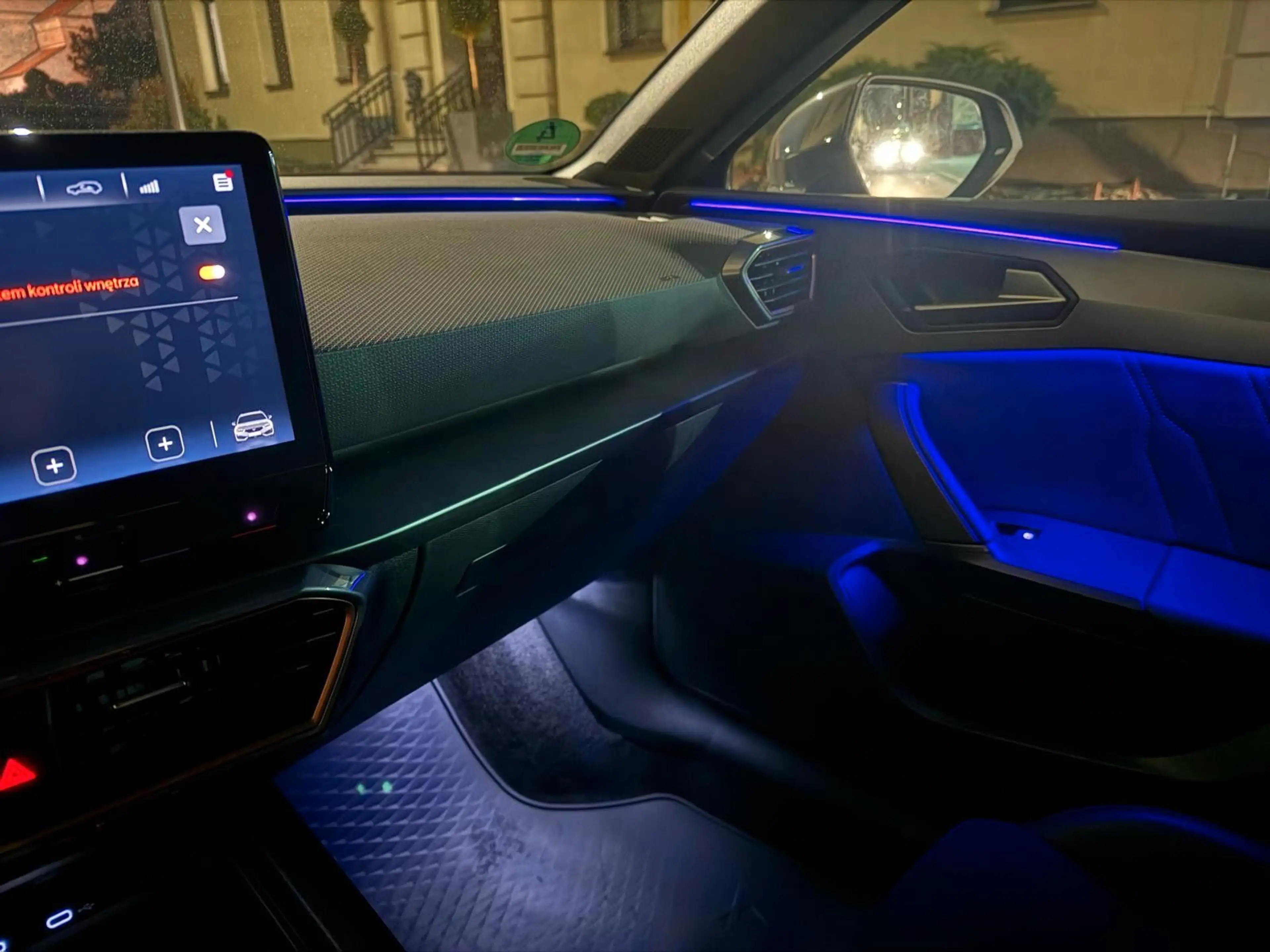 CUPRA Leon Sportstourer e-Hybrid — photo 8