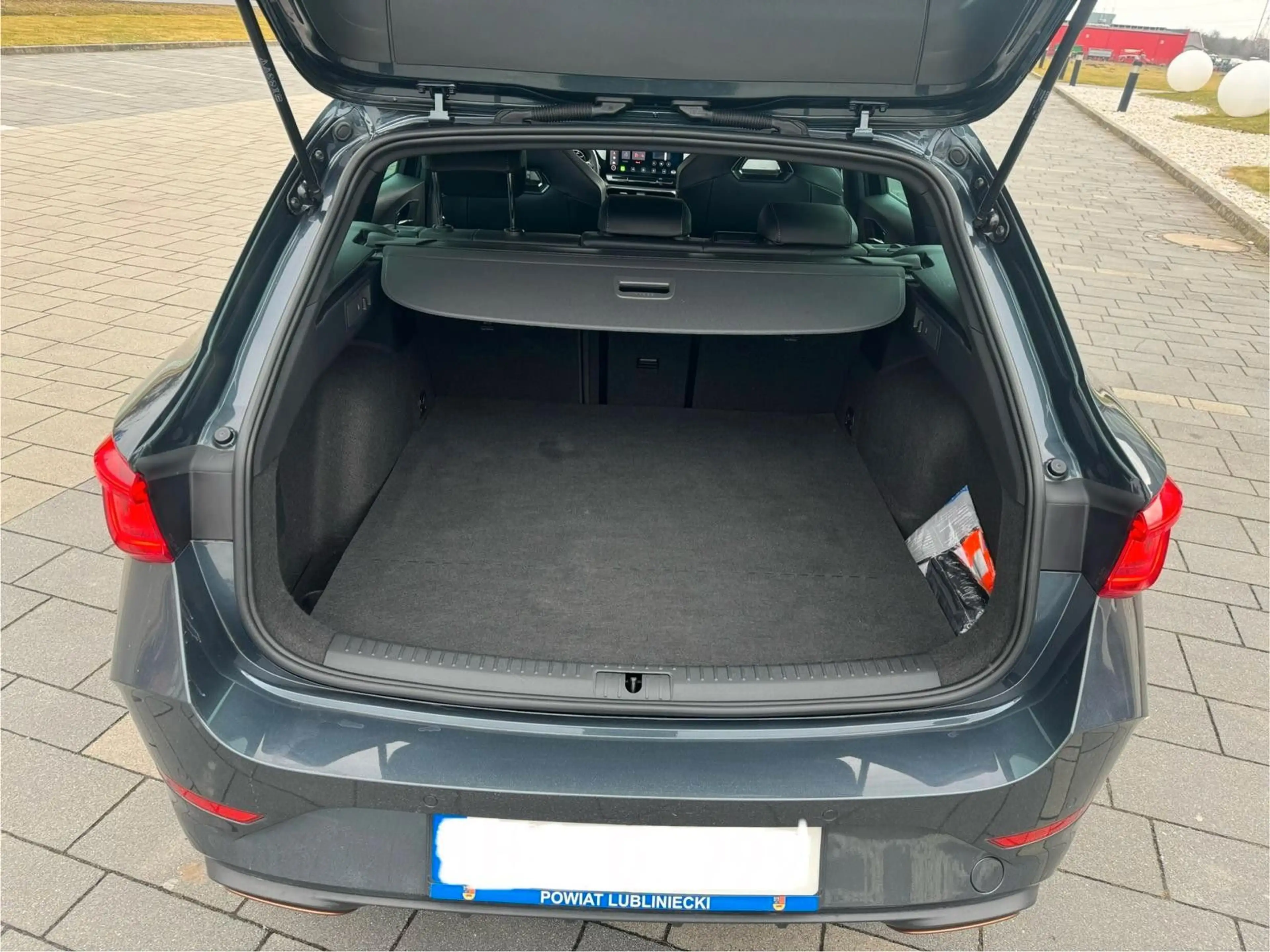 CUPRA Leon Sportstourer e-Hybrid — photo 11