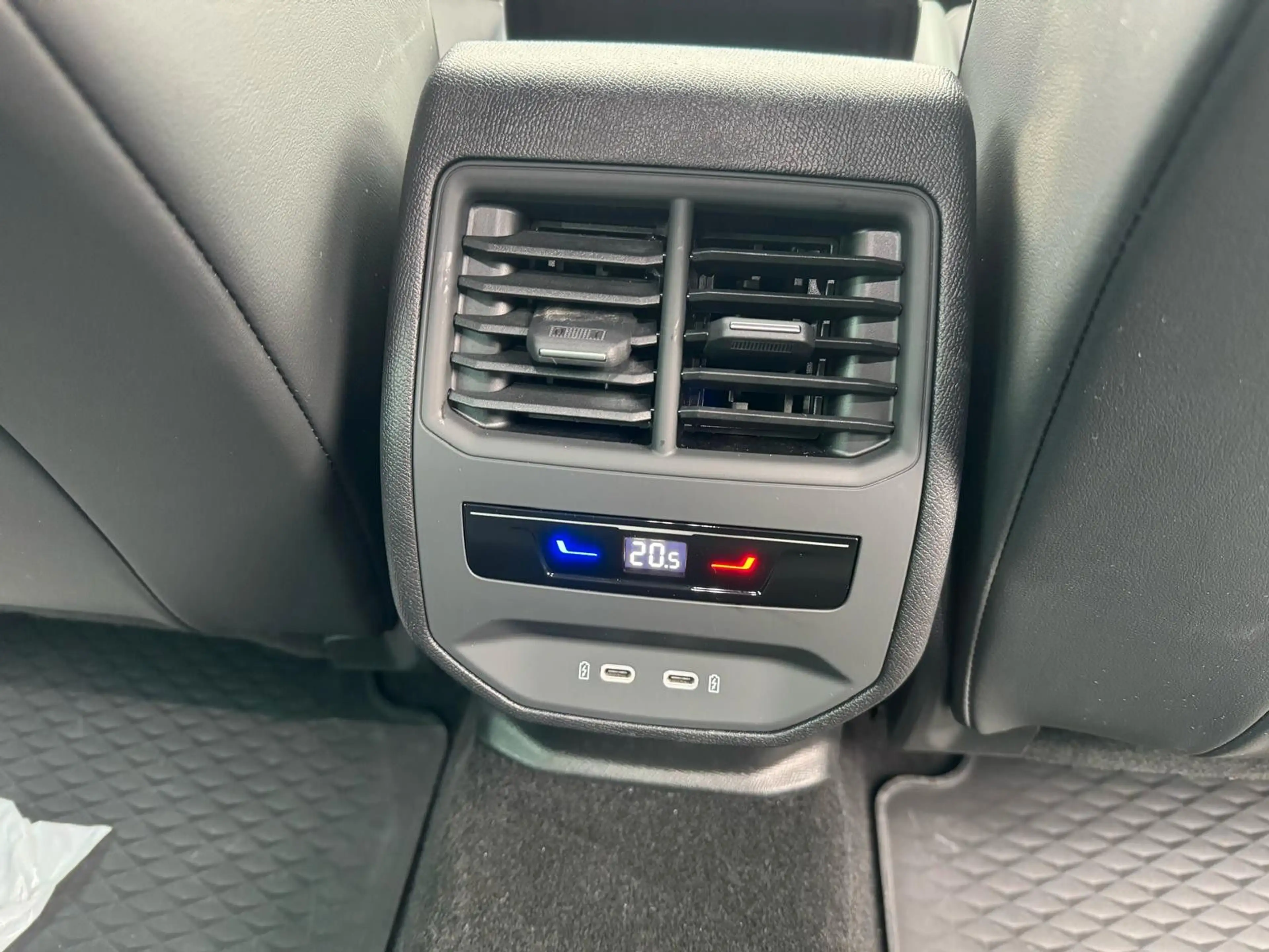 CUPRA Leon Sportstourer e-Hybrid — photo 10