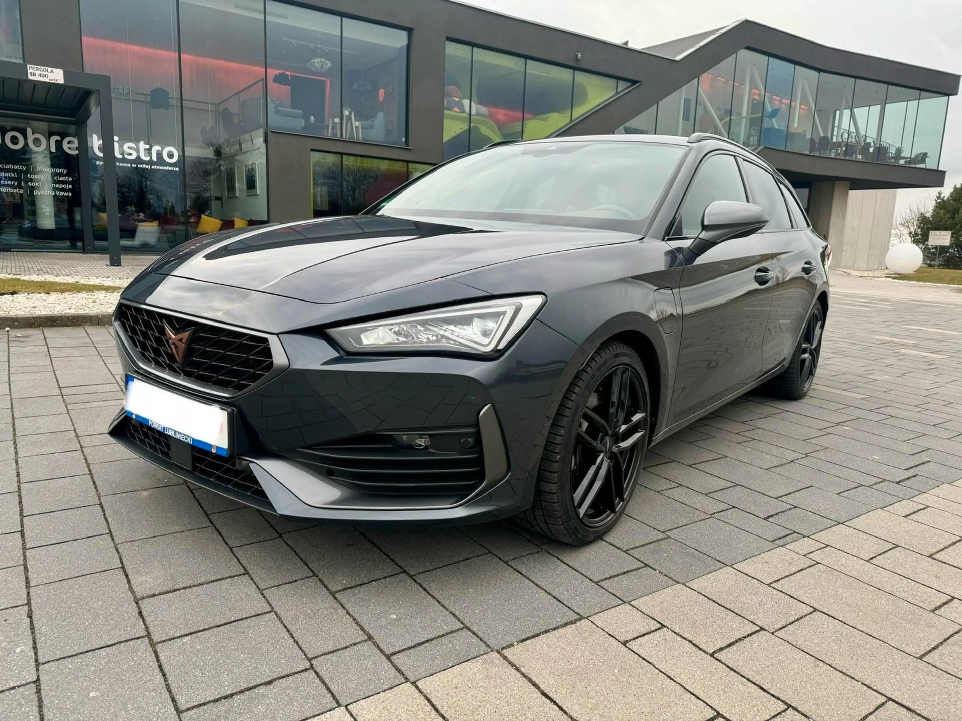 CUPRA Leon Sportstourer e-Hybrid — photo 2