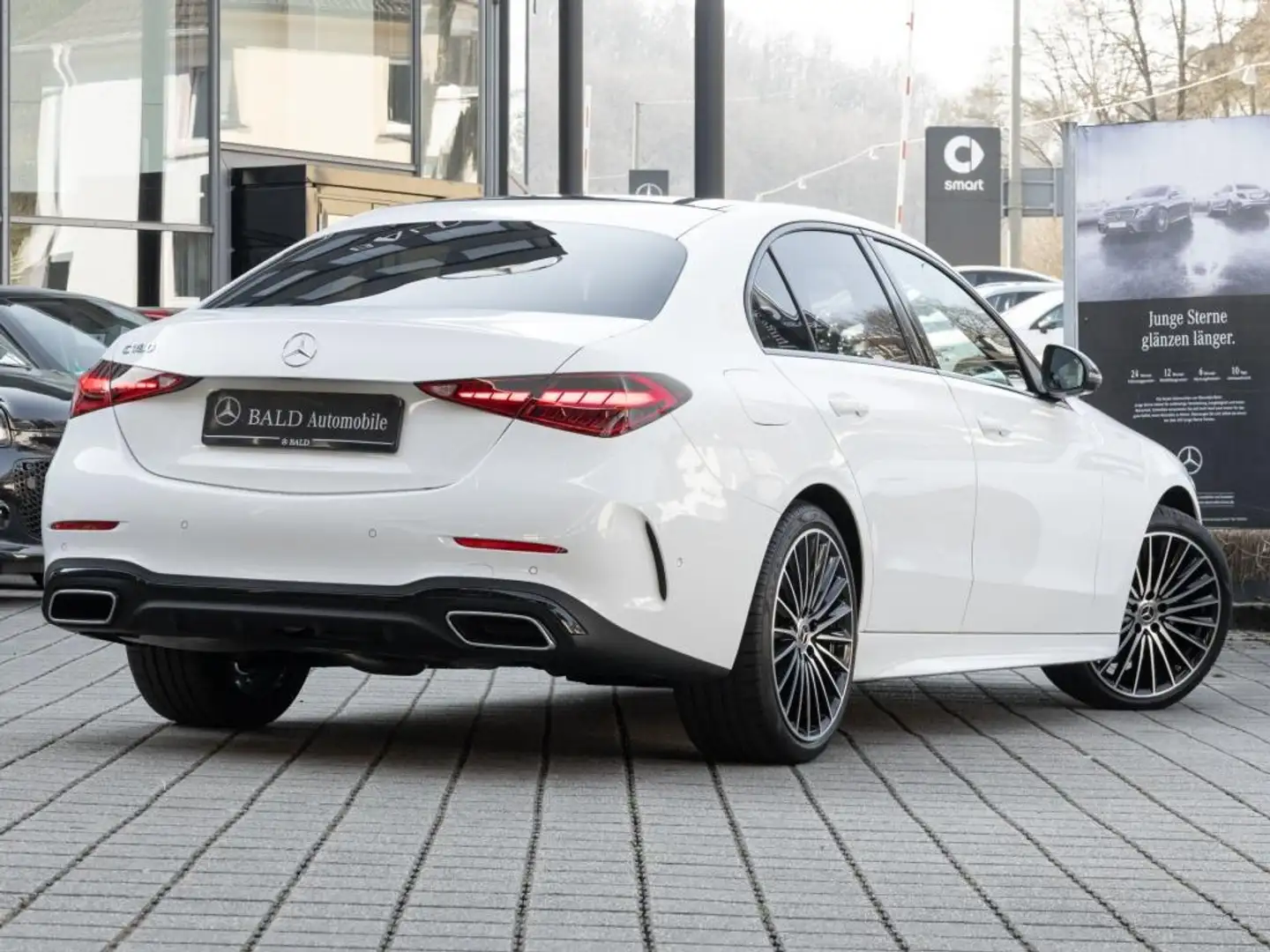 Mercedes-Benz C 180 AMG/LED/Pano/AHK/360/Memo/Sound/Night/19" Weiß - 2