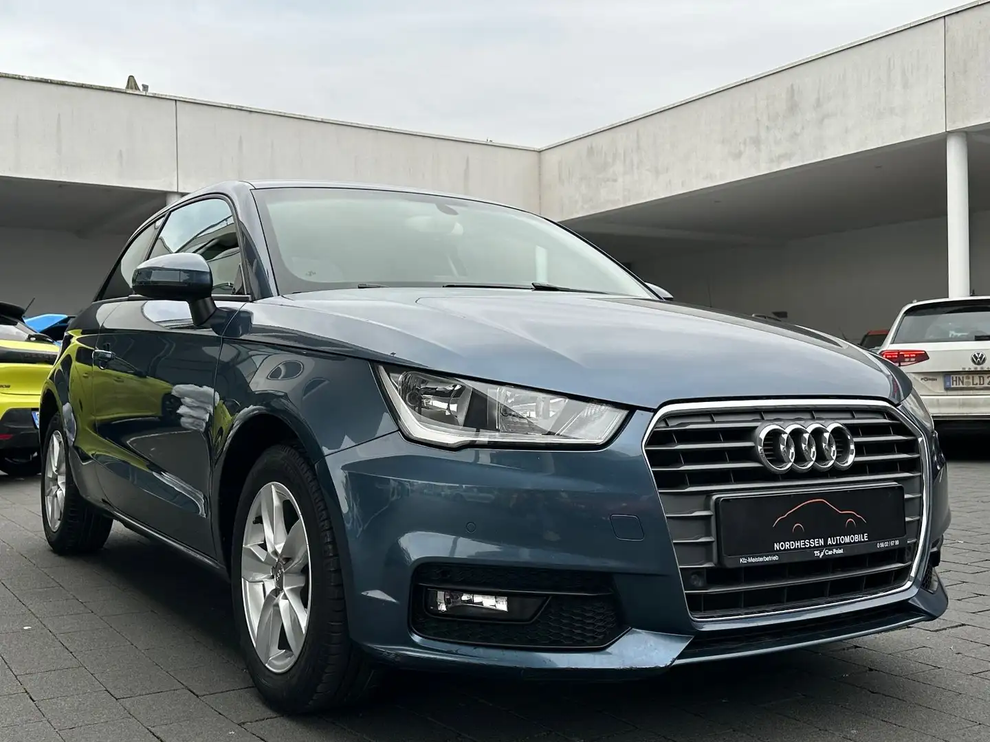 Audi A1 1.0 TFSI | Einparkhilfe | Sitzheizung | Klima Blauw - 2