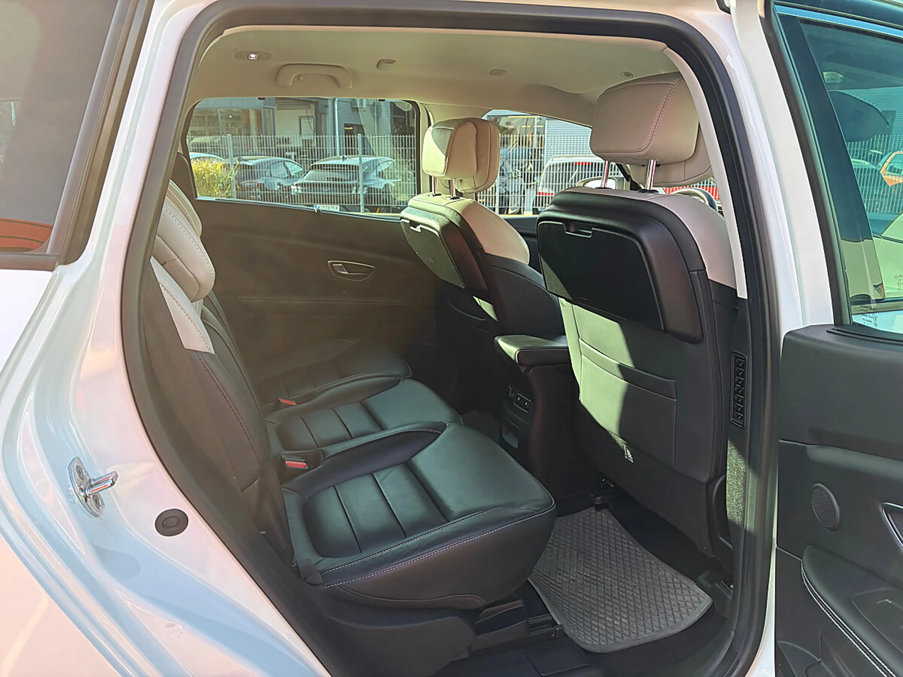 Renault Scenic Scénic Energy dCi 160 EDC Initiale 118kW / 160PS — photo 12