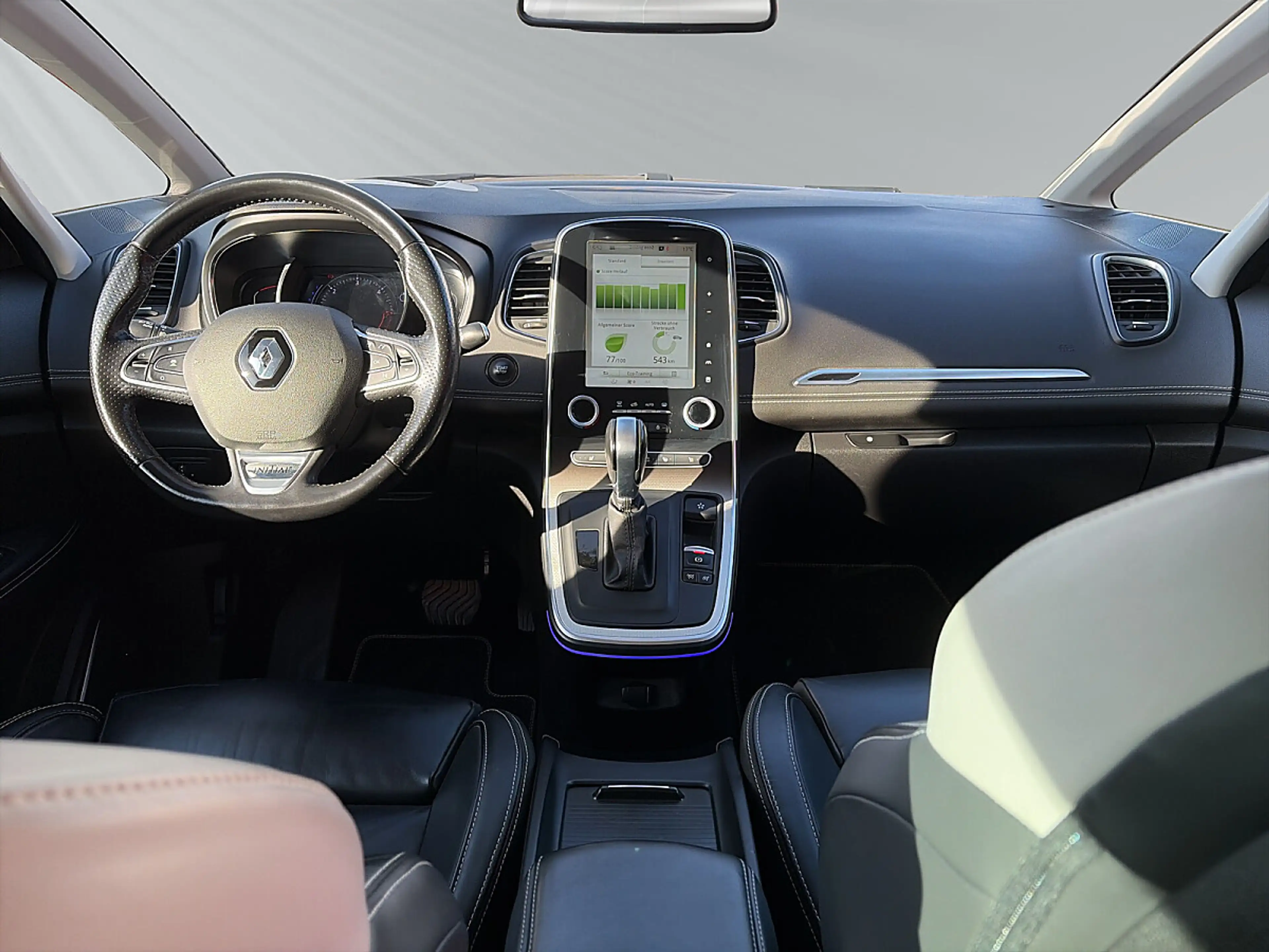 Renault Scenic Scénic Energy dCi 160 EDC Initiale 118kW / 160PS — photo 11
