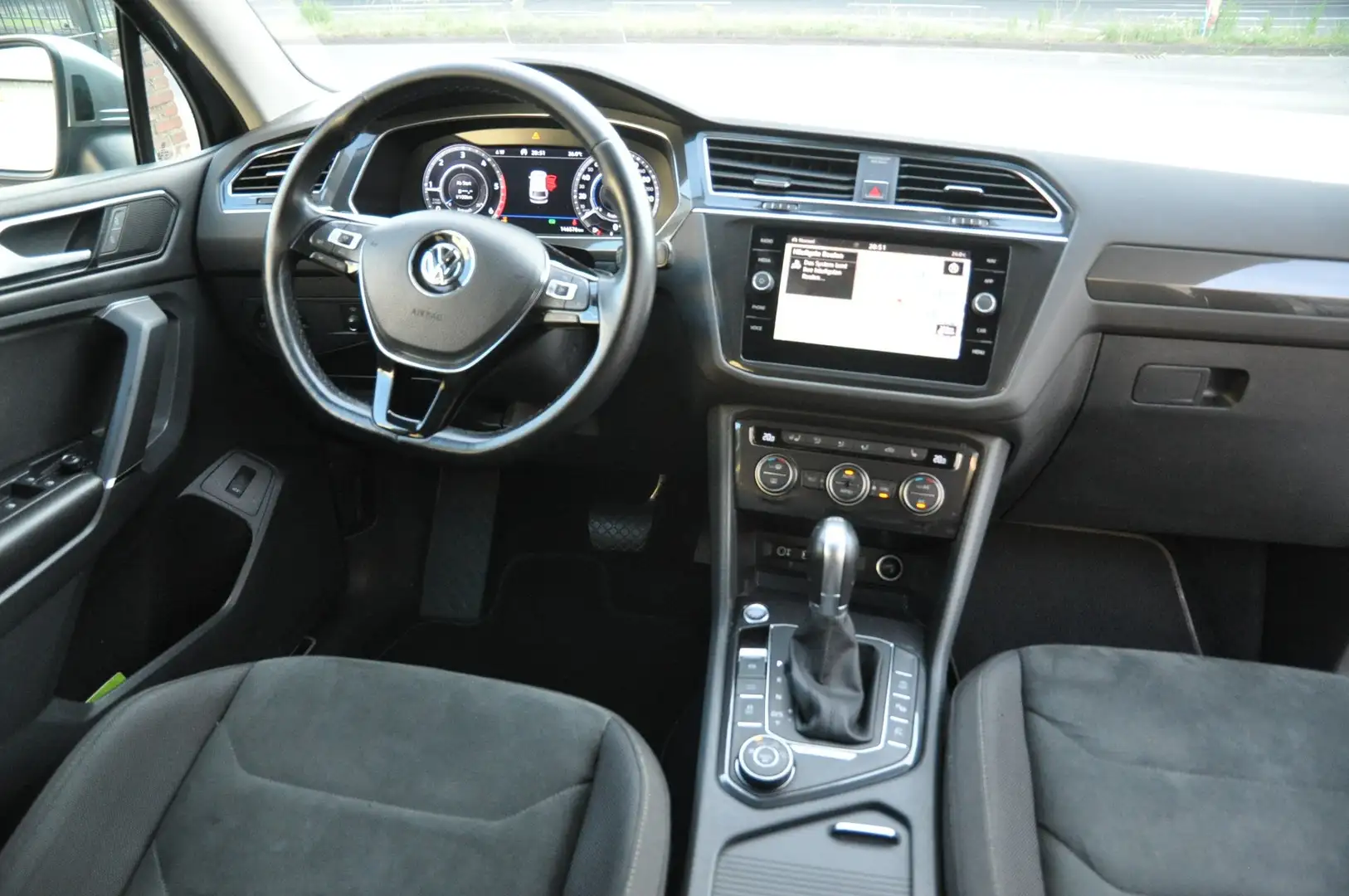Volkswagen Tiguan Allspace 2.0 TDI 4Motion DSG Highline*AHK-HeadUp-7 Sitze* Grau - 2