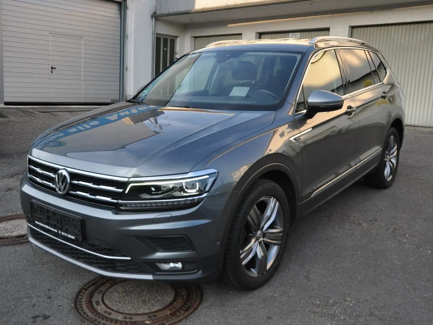 Volkswagen Tiguan Allspace 2.0 TDI 4Motion DSG Highline*AHK-HeadUp-7 Sitze* Grau - 1