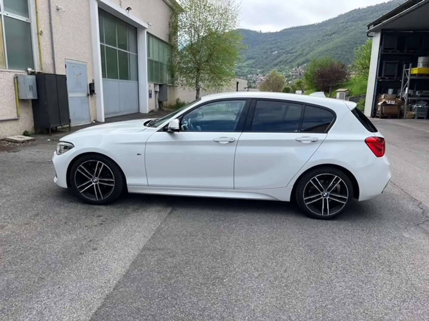 BMW 116 Serie 1 F/20-21 2015 116d Msport 5p Білий - 1