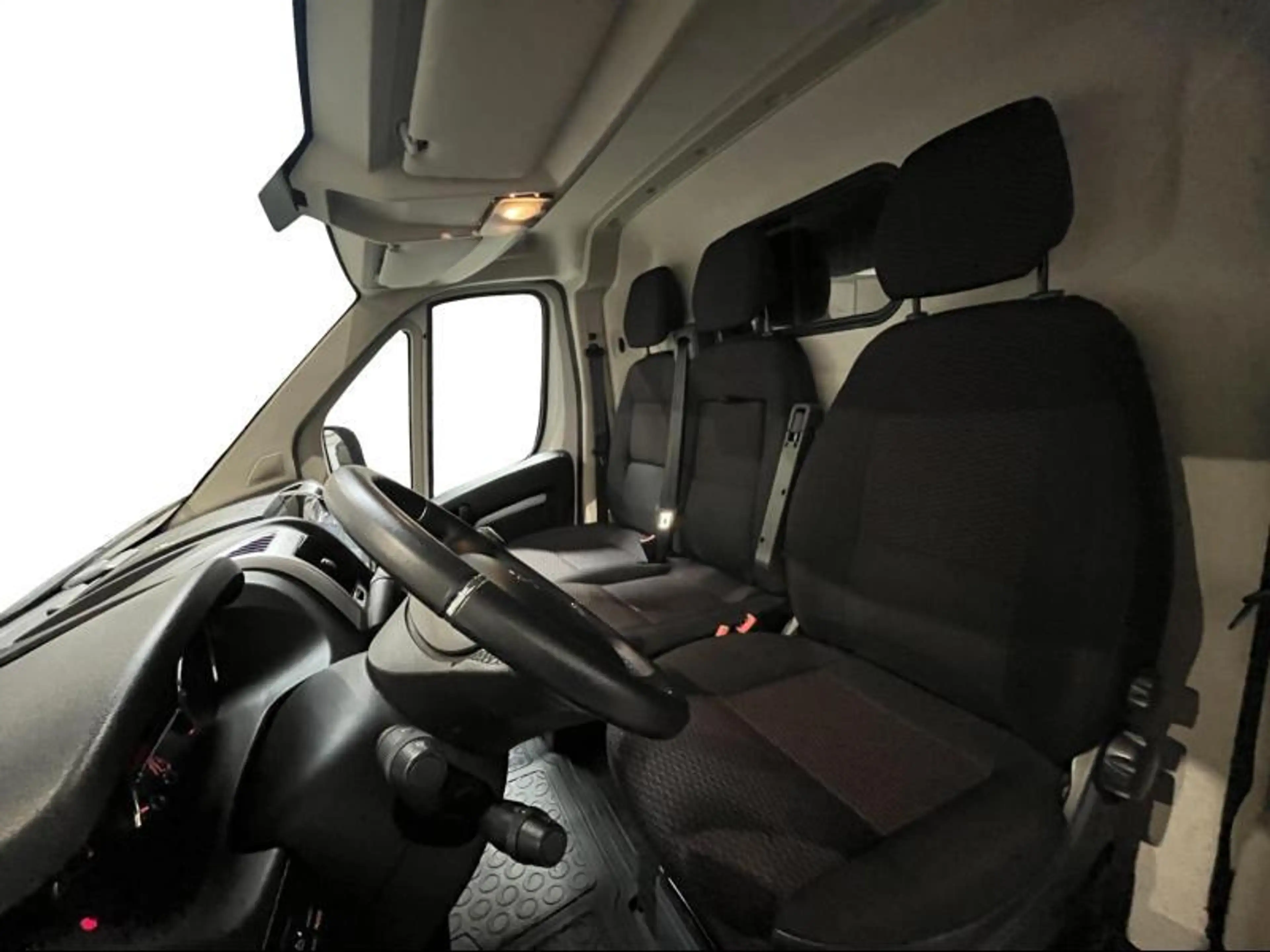 Peugeot Boxer L3H2 140 PK — photo 13