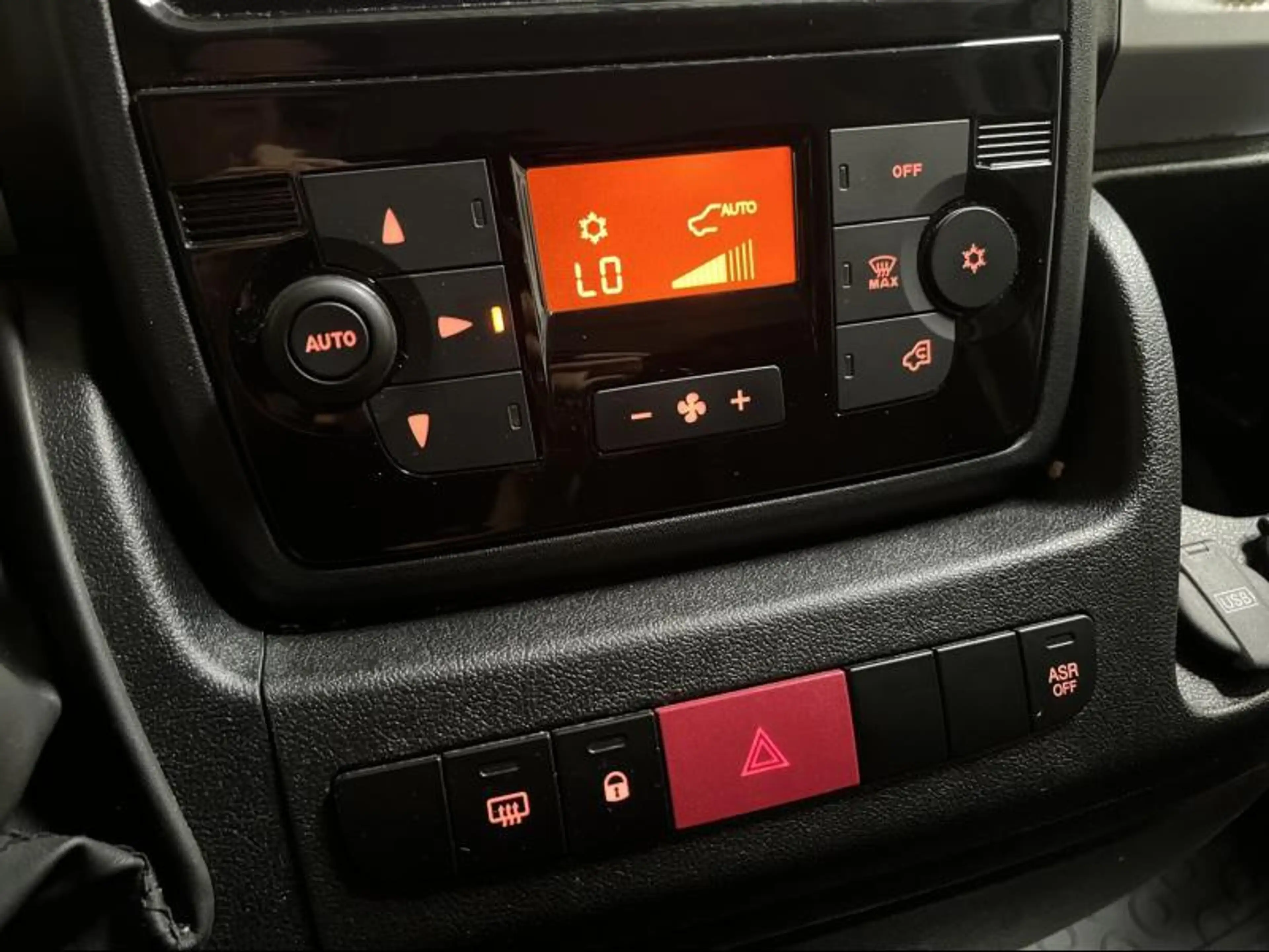 Peugeot Boxer L3H2 140 PK — photo 15