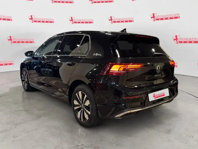 Volkswagen Golf view 2