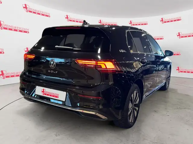 Volkswagen Golf view 4