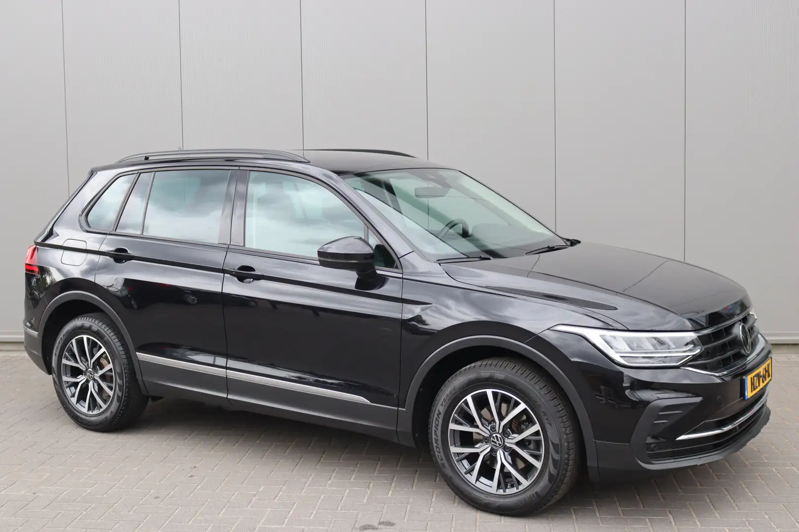Volkswagen Tiguan 1.5 TSI 150PK Automaat Life Navigatie/Camera/Stoel Noir - 2