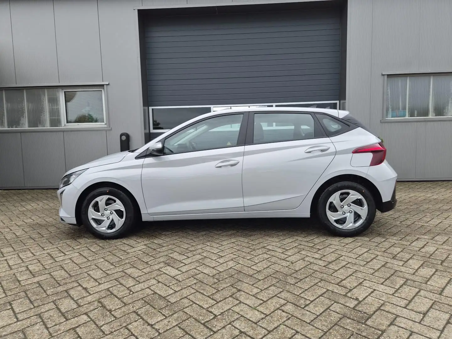 Hyundai i20 1.0 T-GDI 90PS 5-türig Sitzheizung Lenkradheizu... Grau - 2