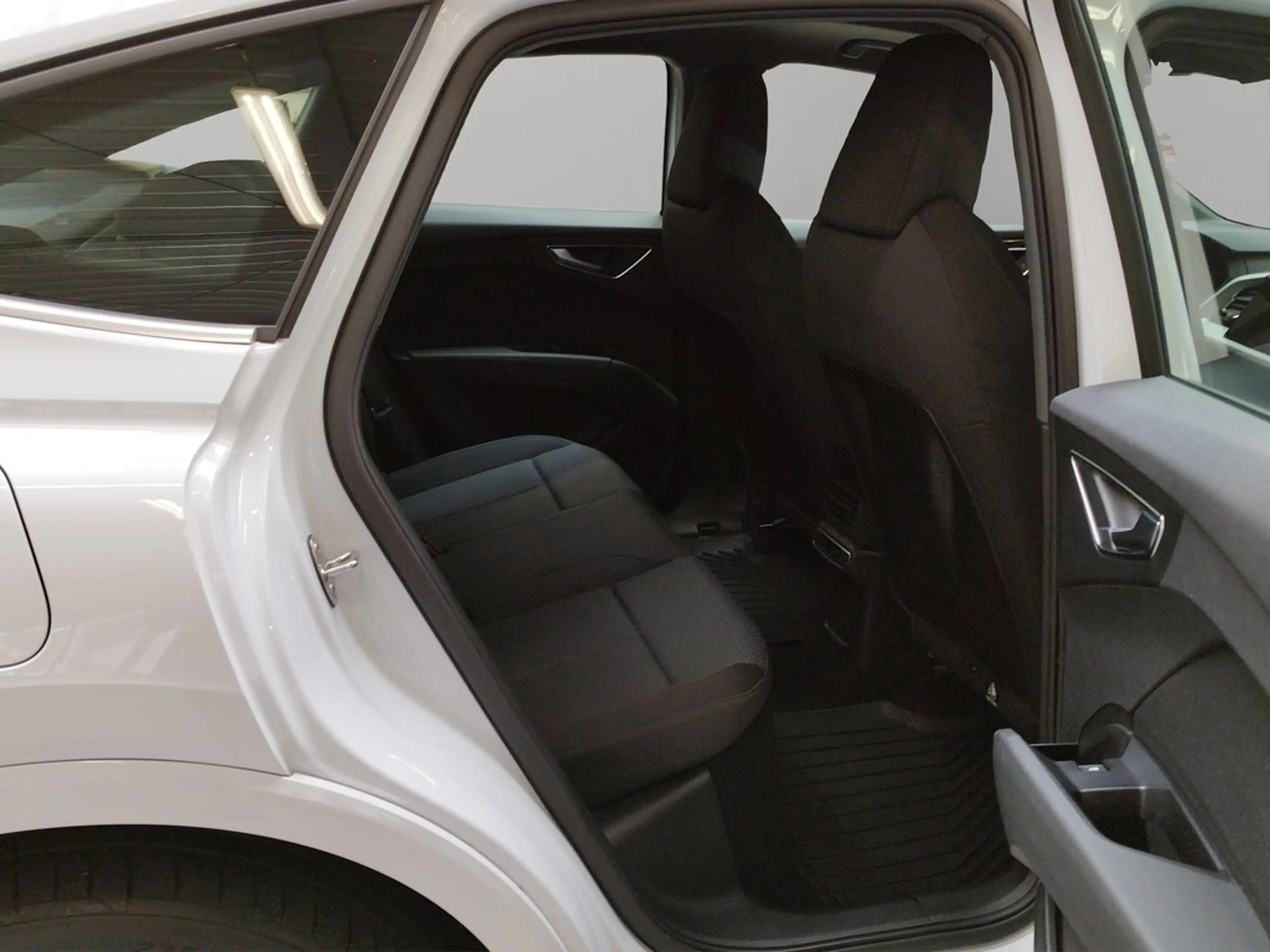 Audi e-tron S line MMI Navi plus — photo 10