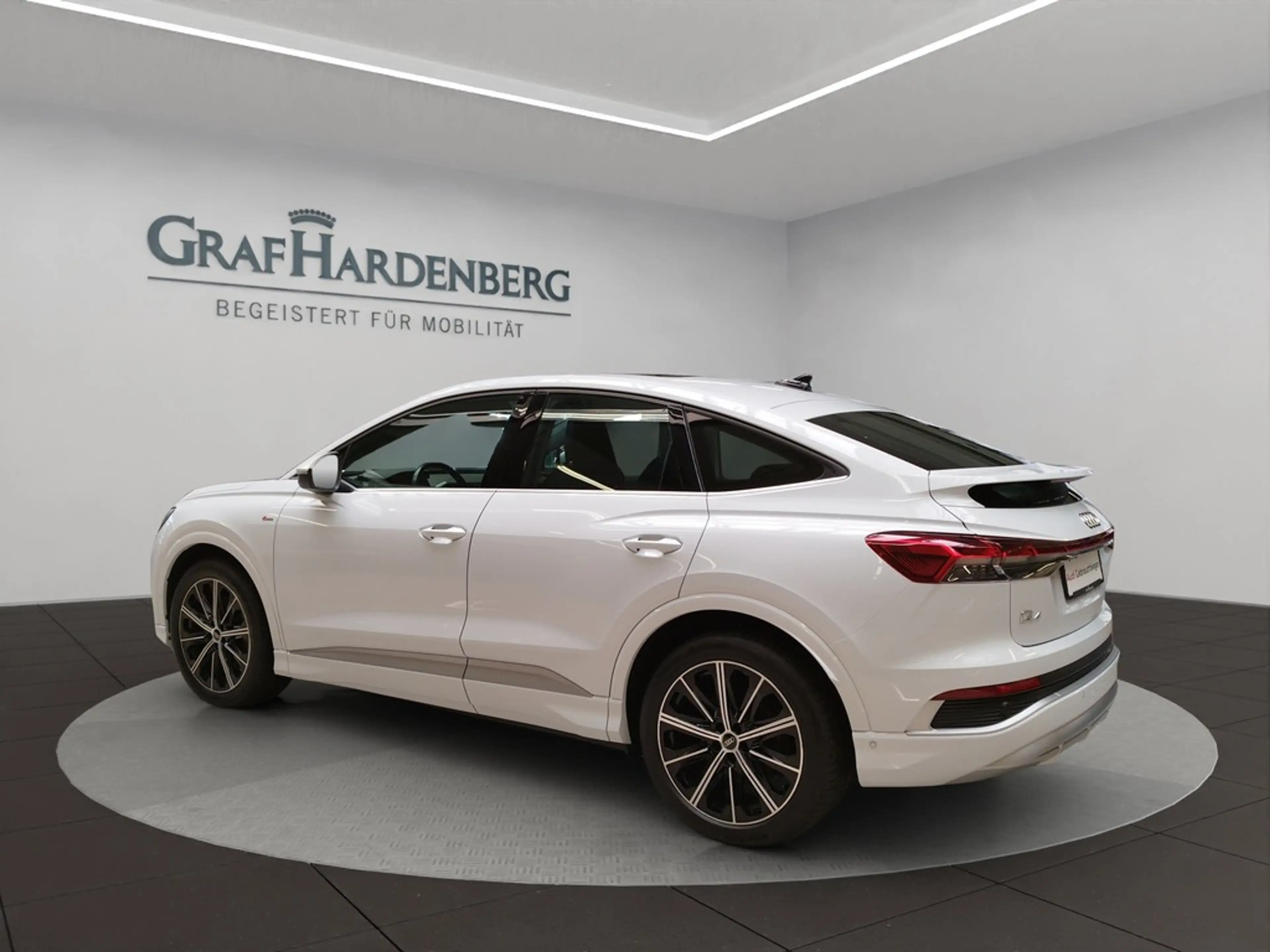 Audi e-tron S line MMI Navi plus — photo 8