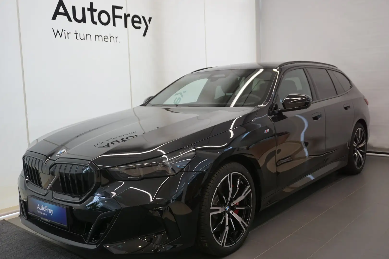 BMW 540 540d MHEV xDrive Schwarz - 1