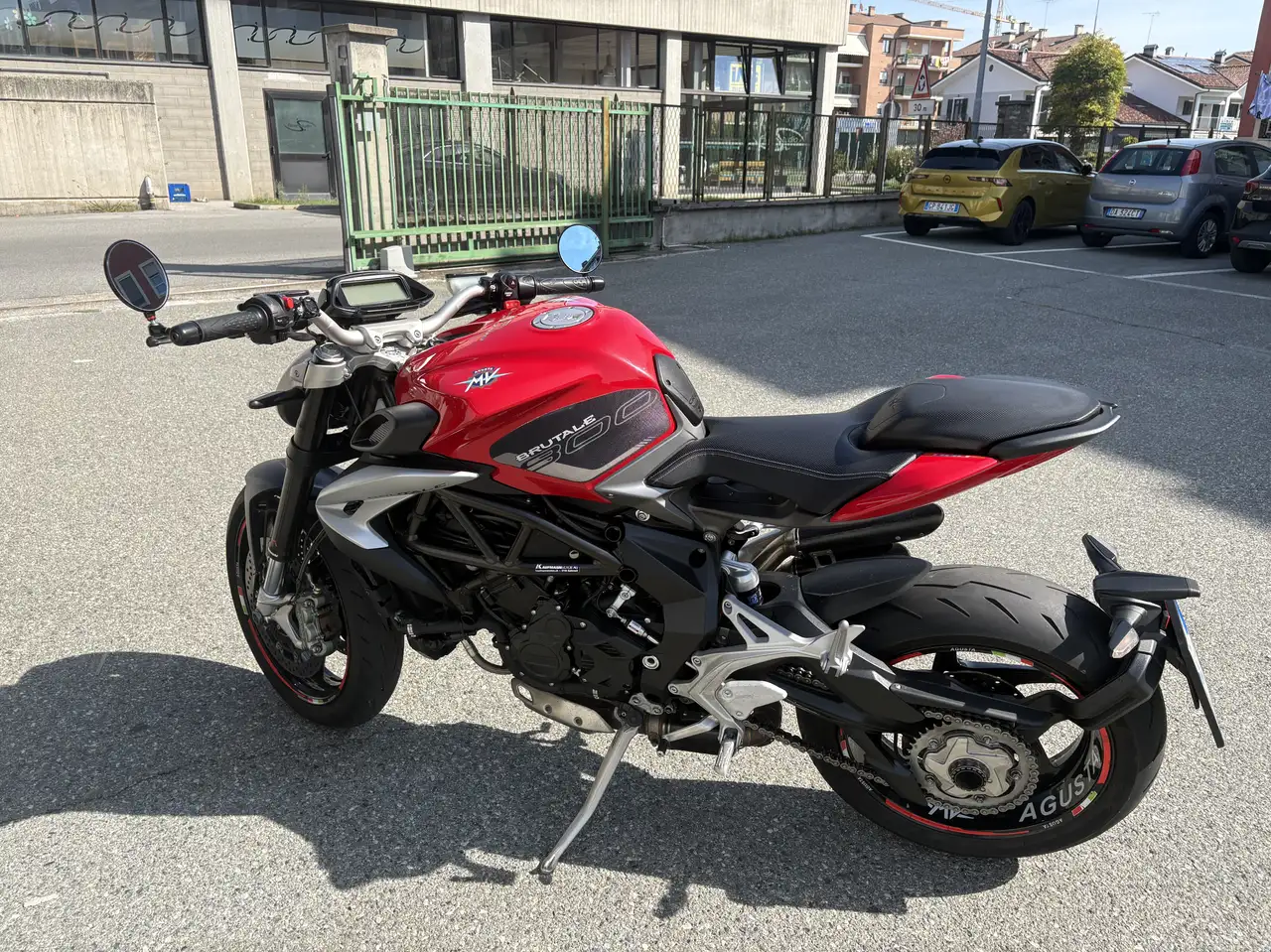 MV Agusta Brutale 800