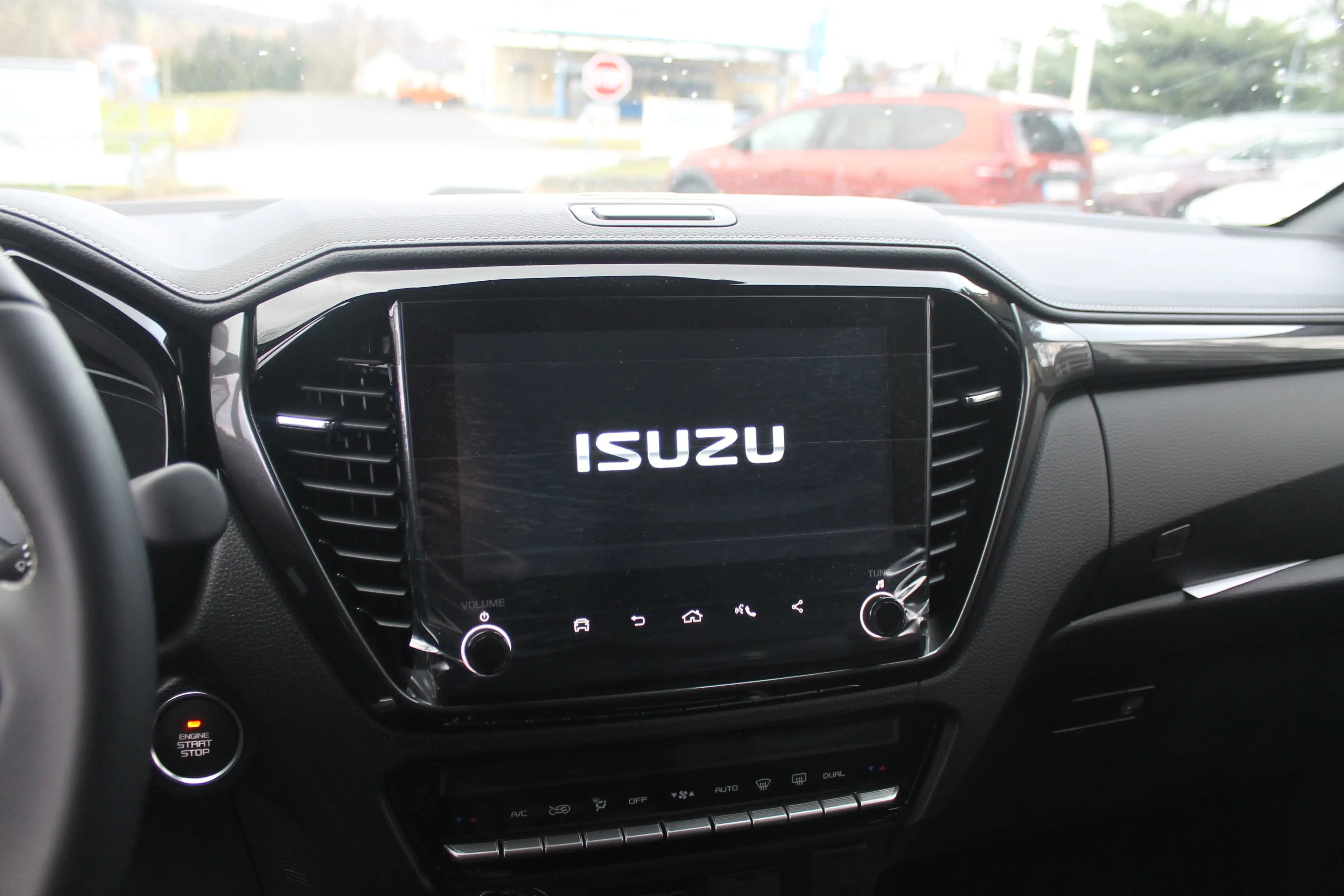 Isuzu D-Max Double Cab 4WD Autm. V-Cross — photo 13