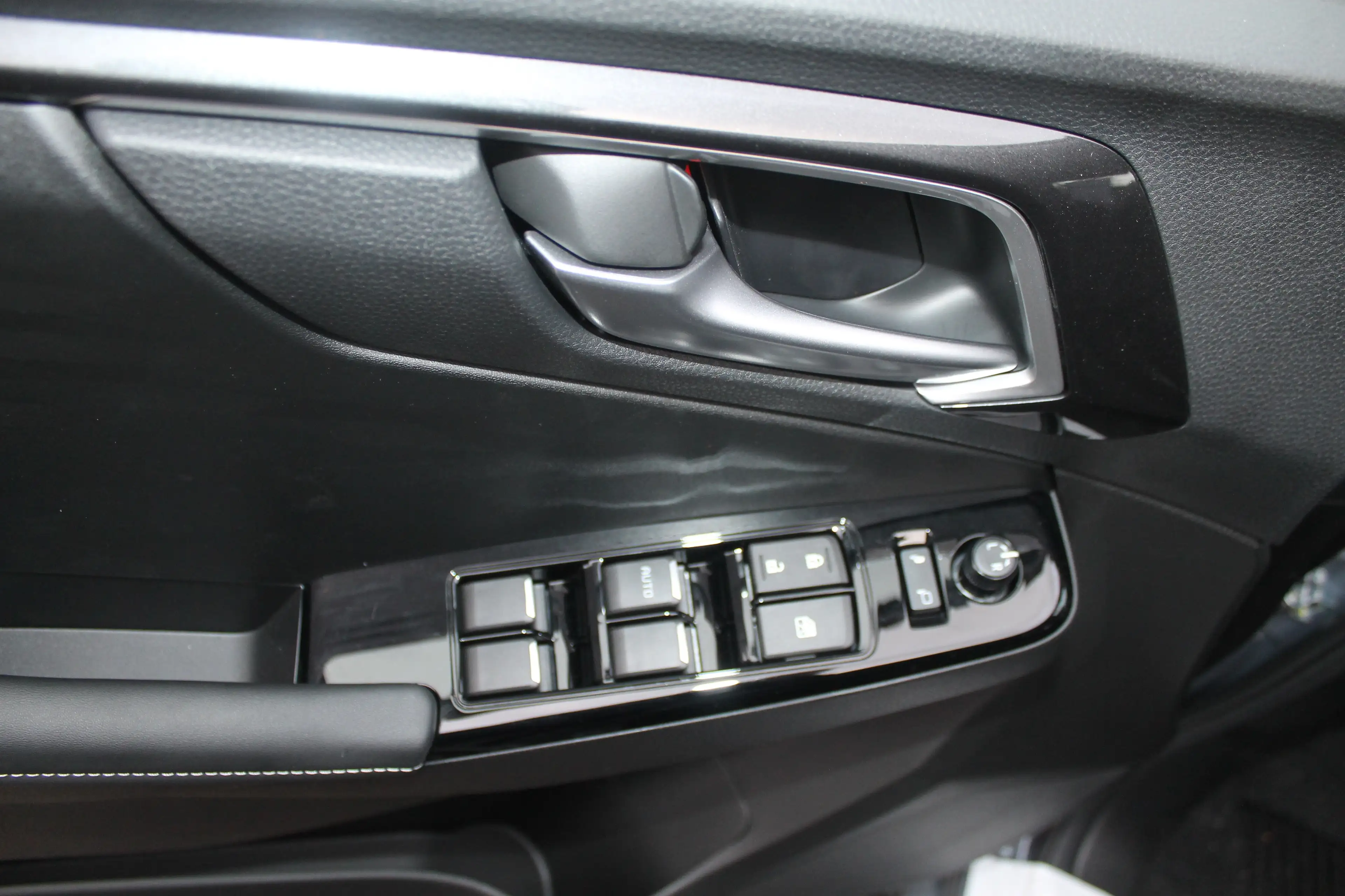 Isuzu D-Max Double Cab 4WD Autm. V-Cross — photo 11