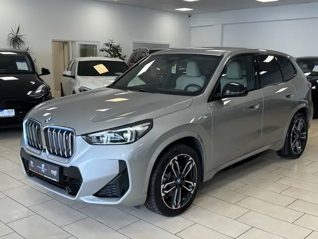 BMW X1 30 xDrive M-Paket*HUD*Leder*LED*ACC*Memory