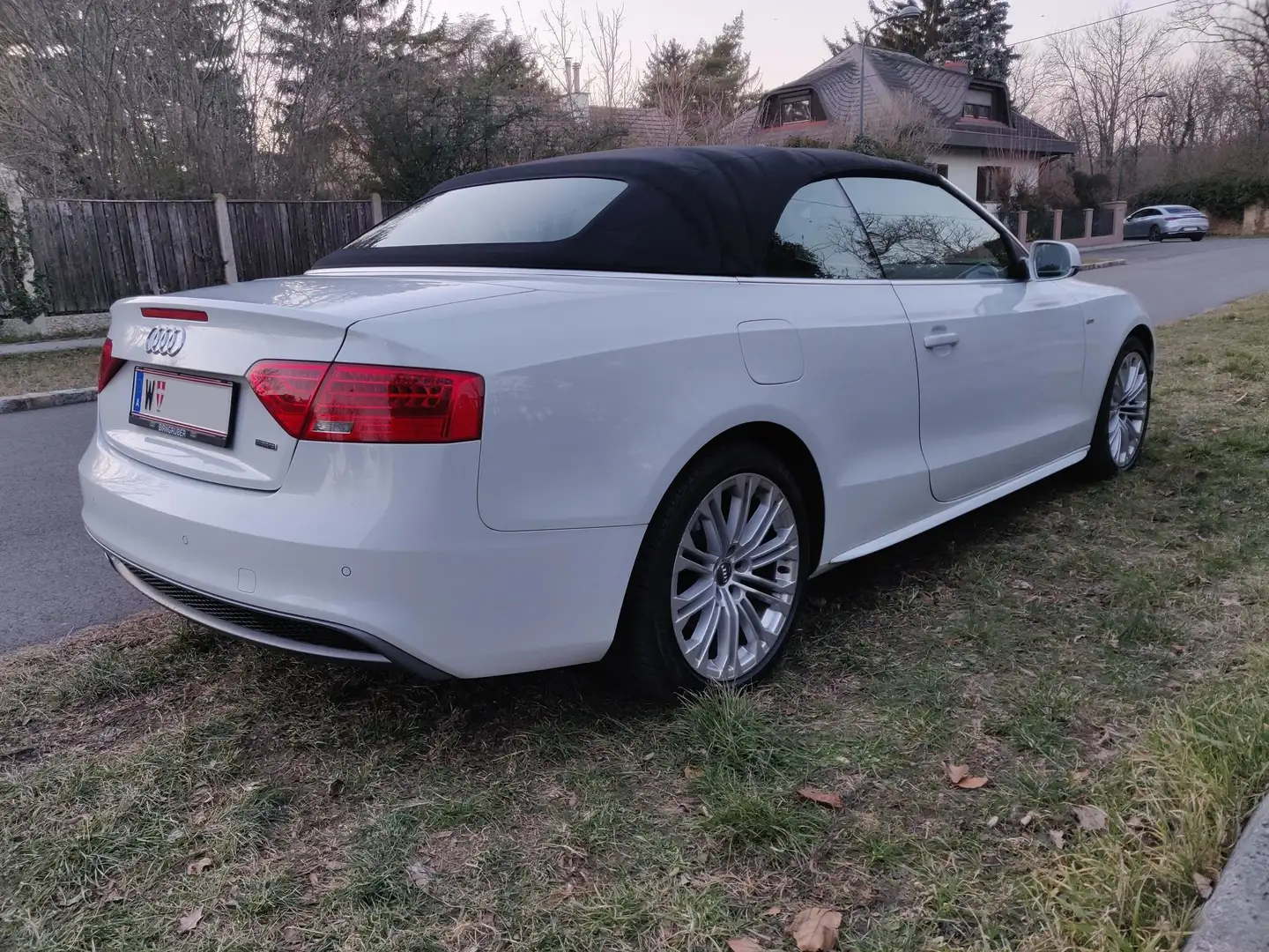 Audi A5 A5 Cabrio 2,0 TDI quattro Sport DPF Garagenauto Weiß - 1
